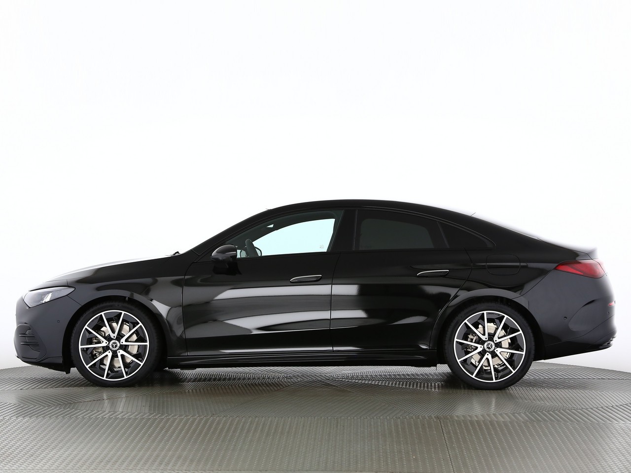 MERCEDES-BENZ CLA 200 4Matic 8G-DCT-showroom-element-2