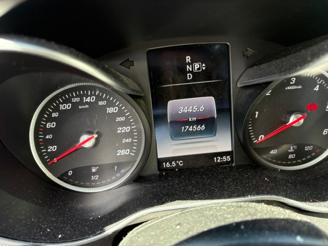MERCEDES-BENZ C 250 BlueTEC AMG Line 4Matic 7G-Tronic-image-11