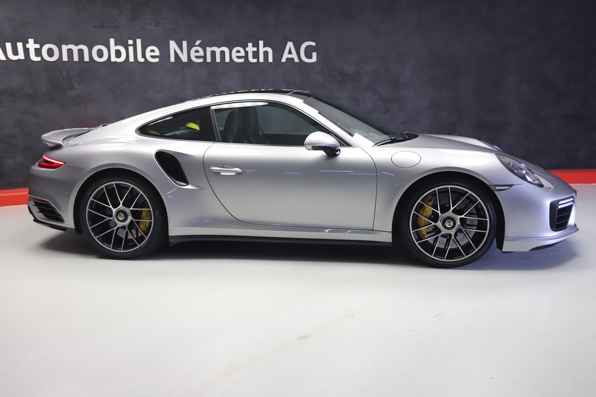 PORSCHE 911 Turbo S PDK-showroom-element-1