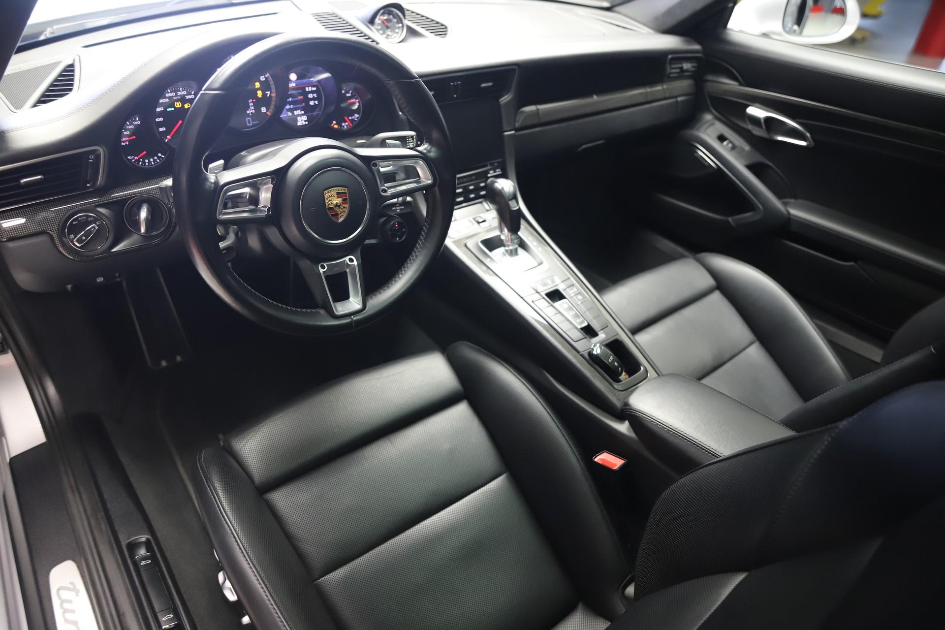PORSCHE 911 Turbo S PDK-image-6