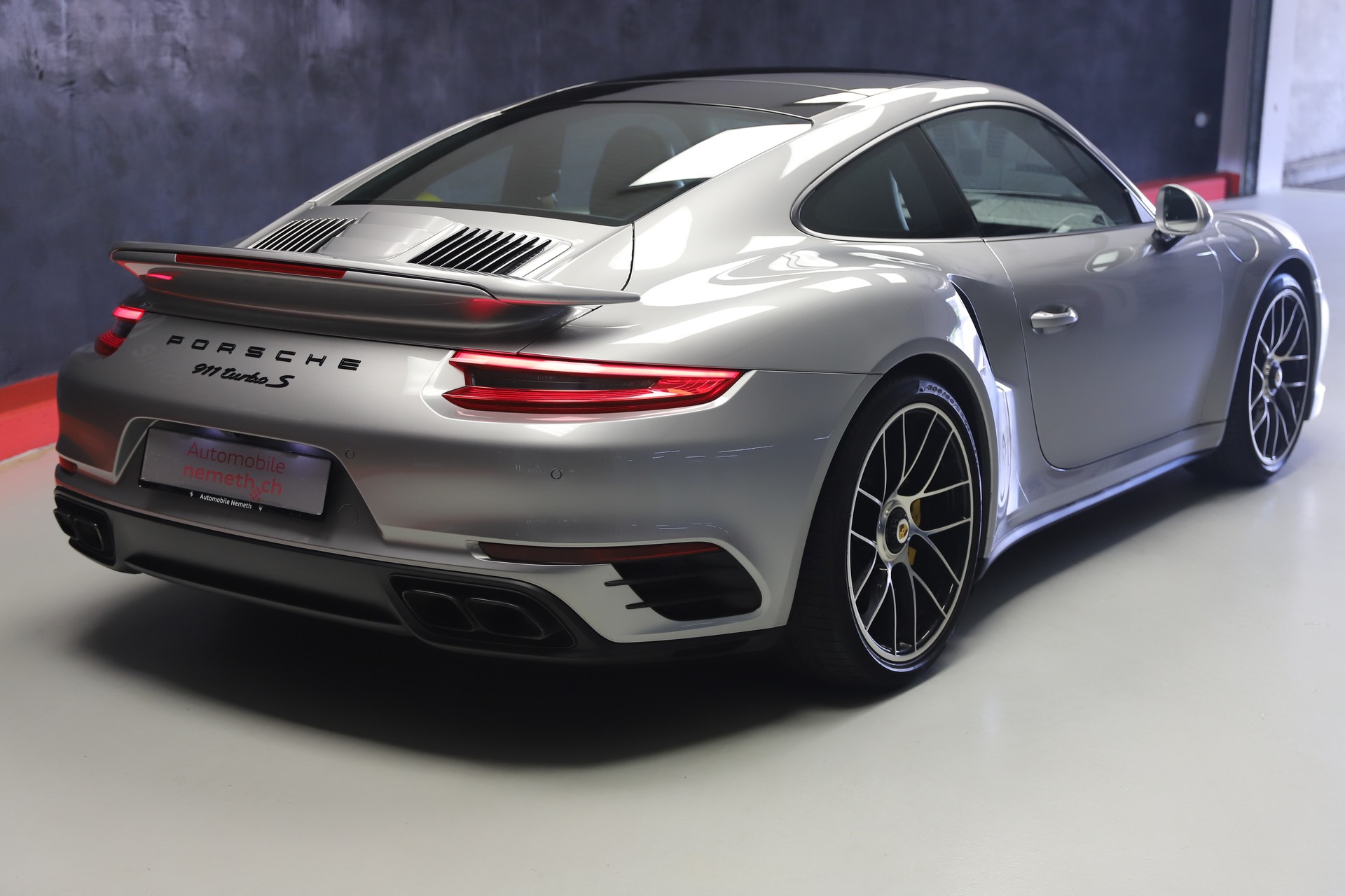 PORSCHE 911 Turbo S PDK-showroom-element-2