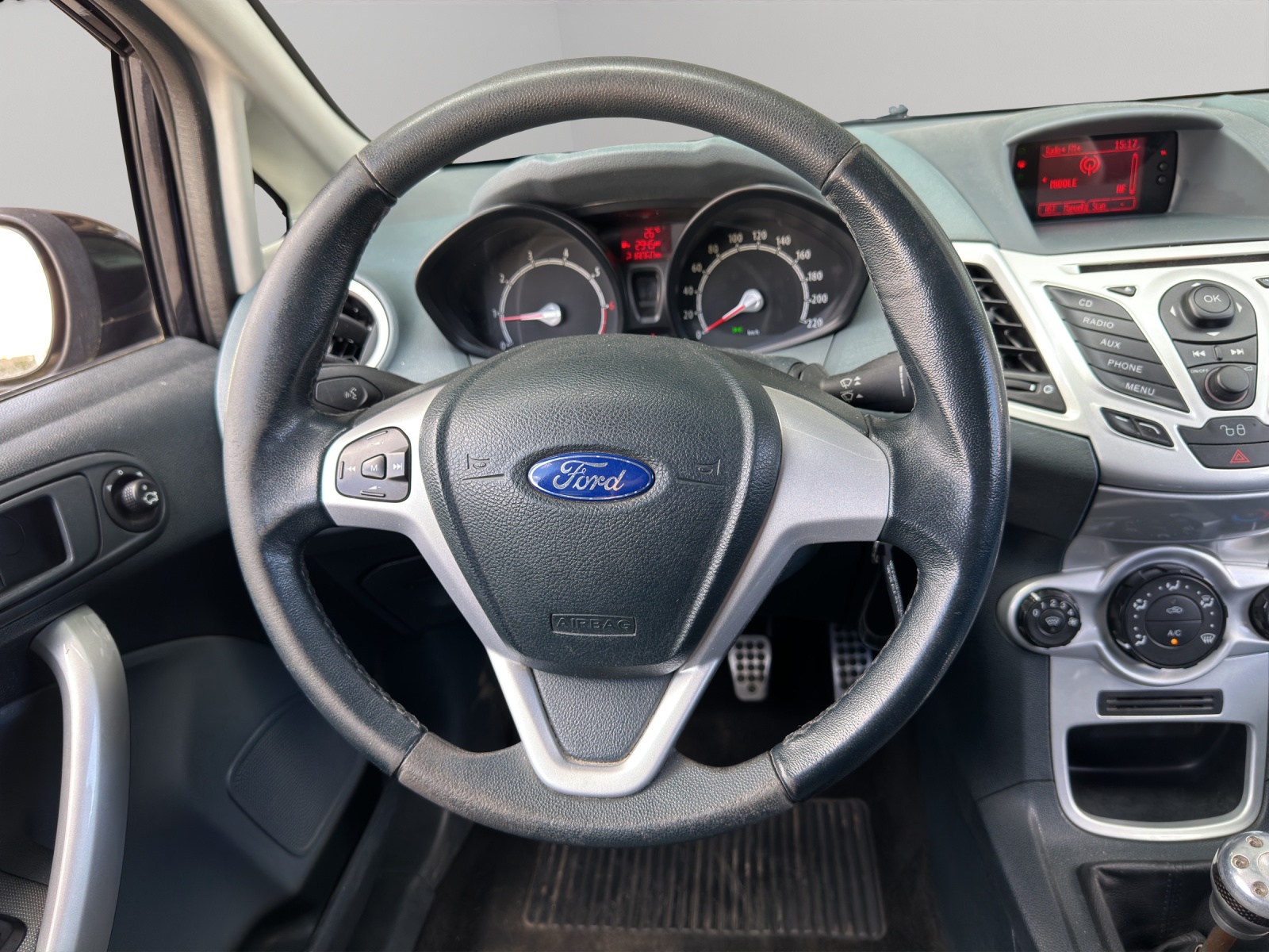 FORD Fiesta 1.6 16V Sport-image-17