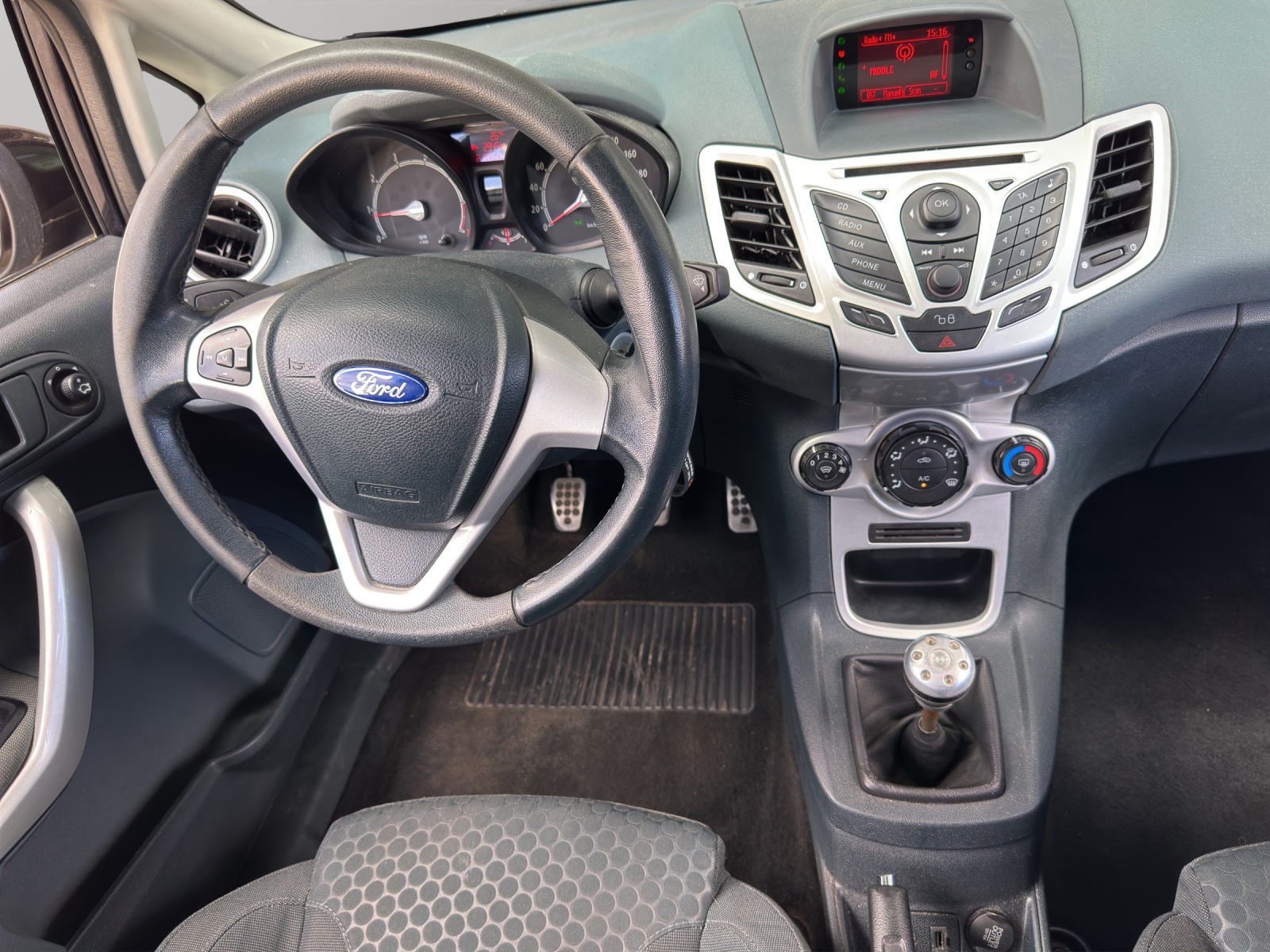 FORD Fiesta 1.6 16V Sport-image-11