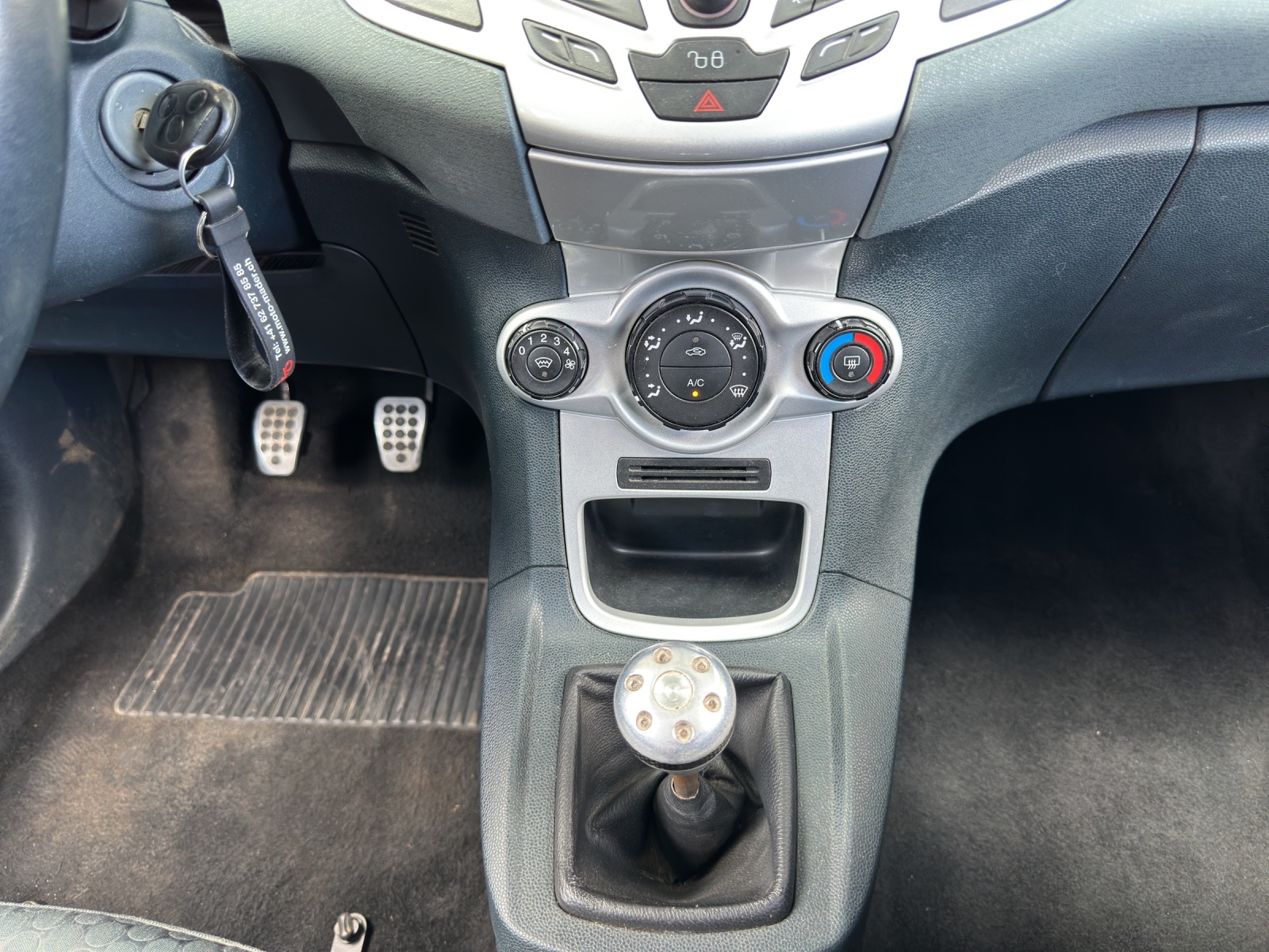 FORD Fiesta 1.6 16V Sport-image-14