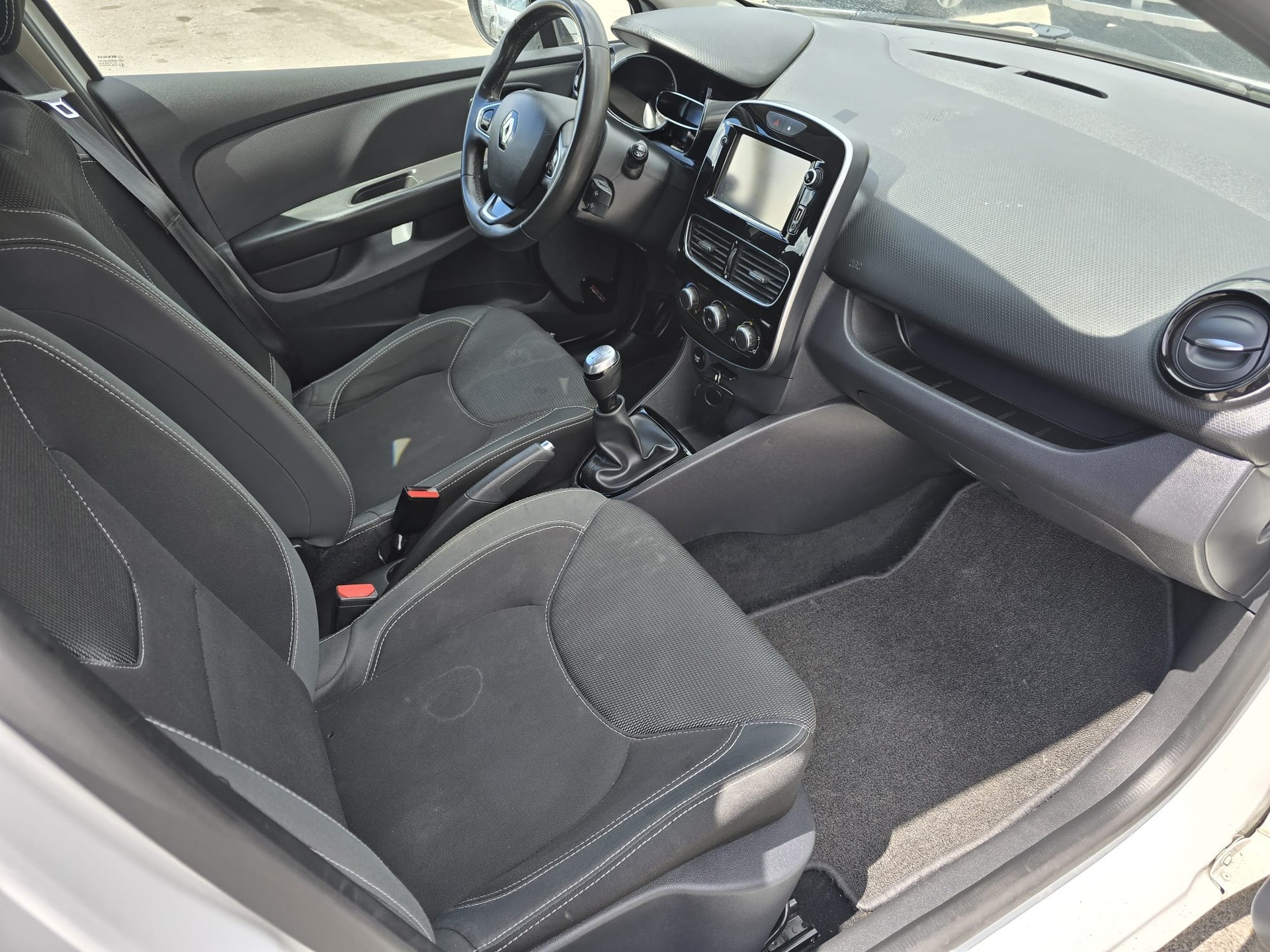 RENAULT Clio 0.9 12V Business Line-image-8