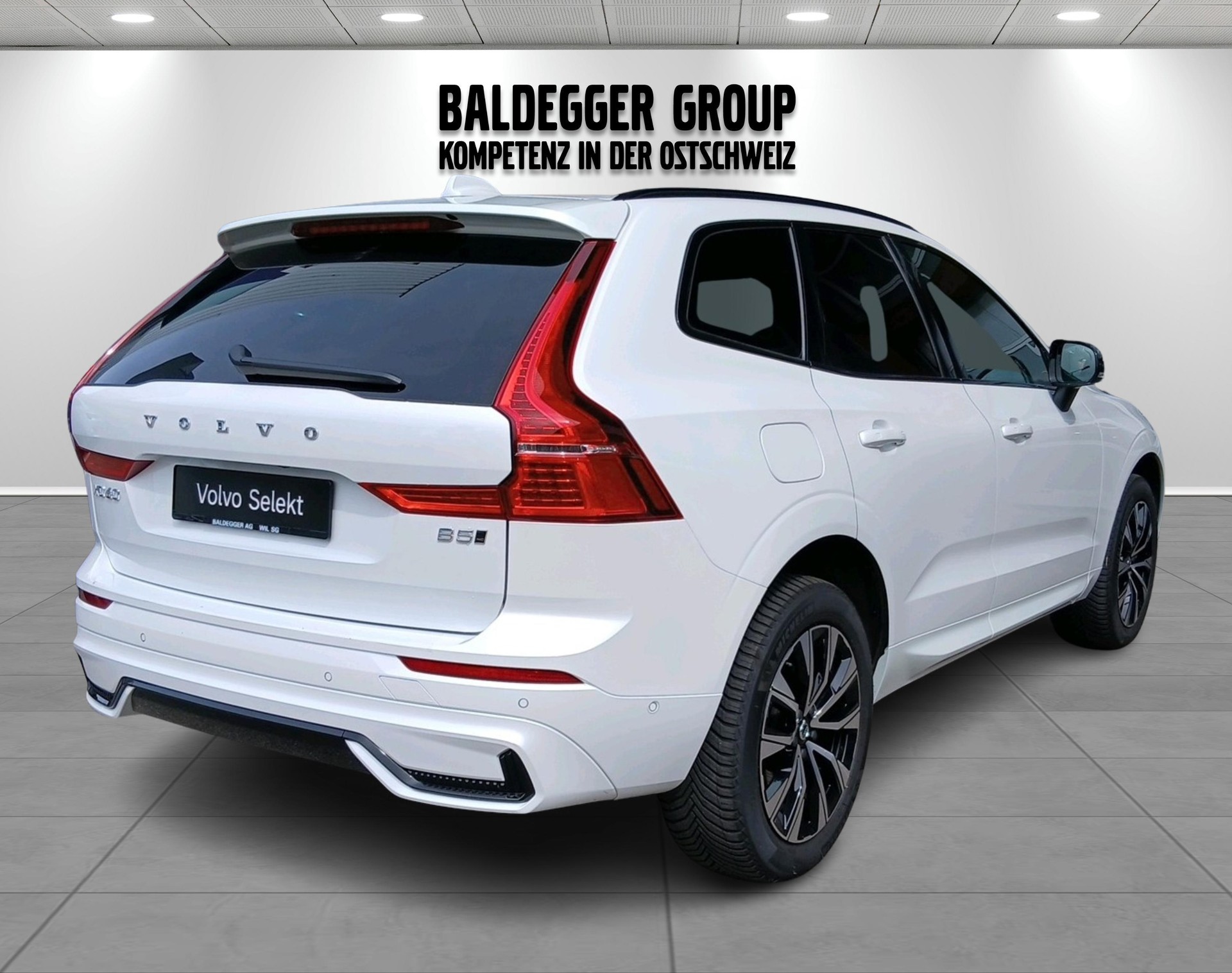 VOLVO XC60 2.0 B5 MH Plus Dark AWD-image-1