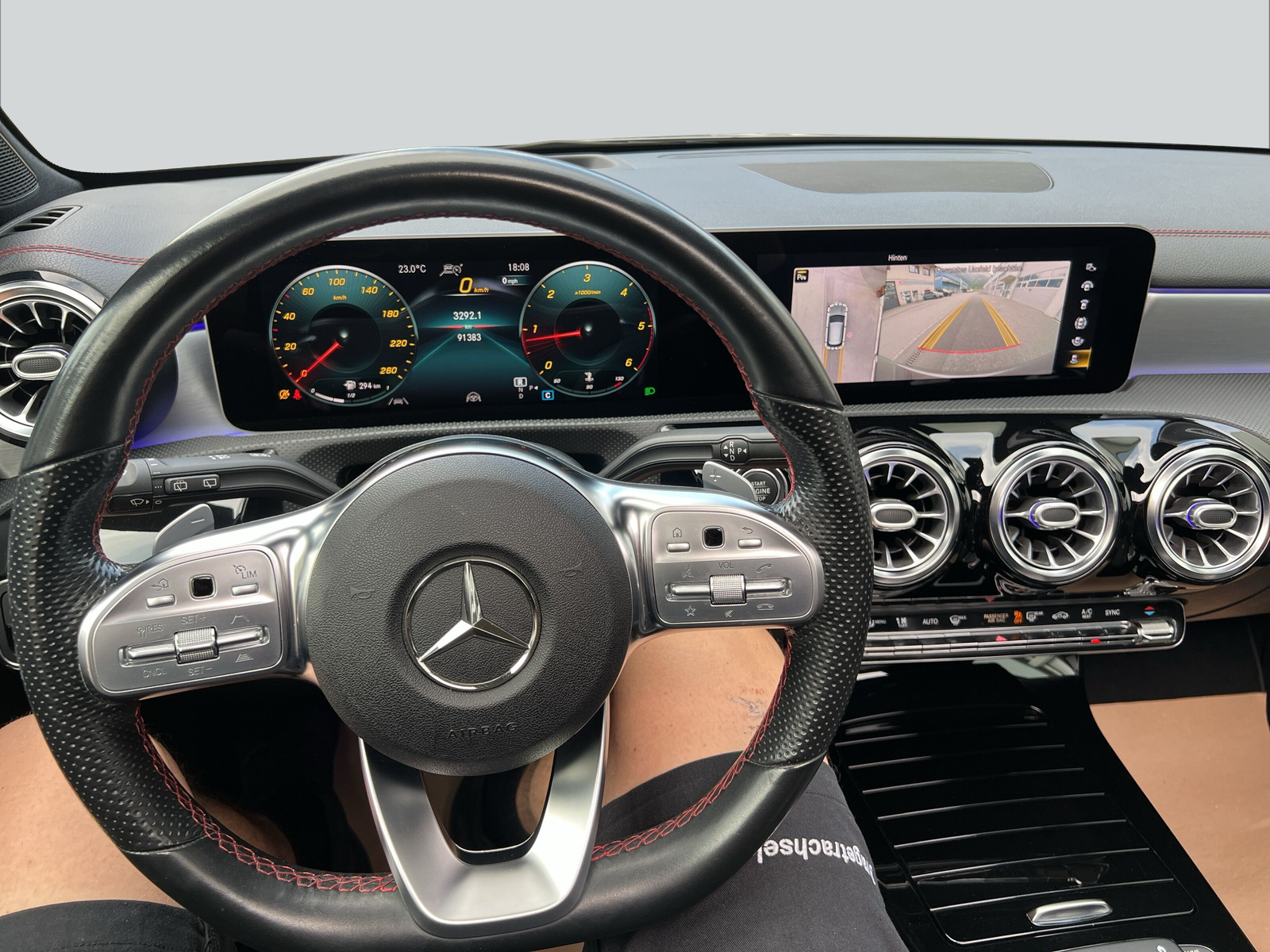 MERCEDES-BENZ CLA Shooting Brake 200 d 4Matic AMG Line-image-13