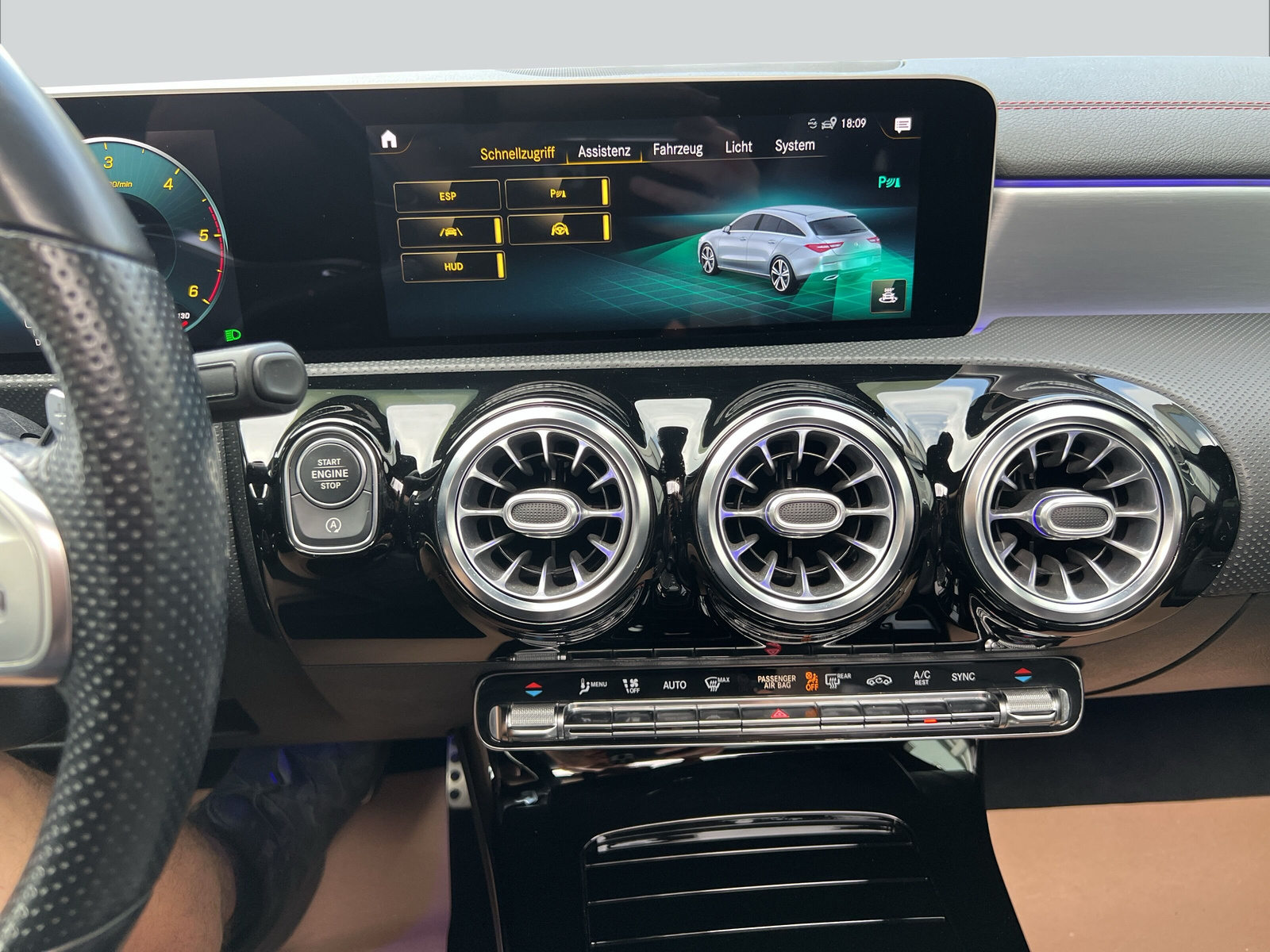 MERCEDES-BENZ CLA Shooting Brake 200 d 4Matic AMG Line-image-14
