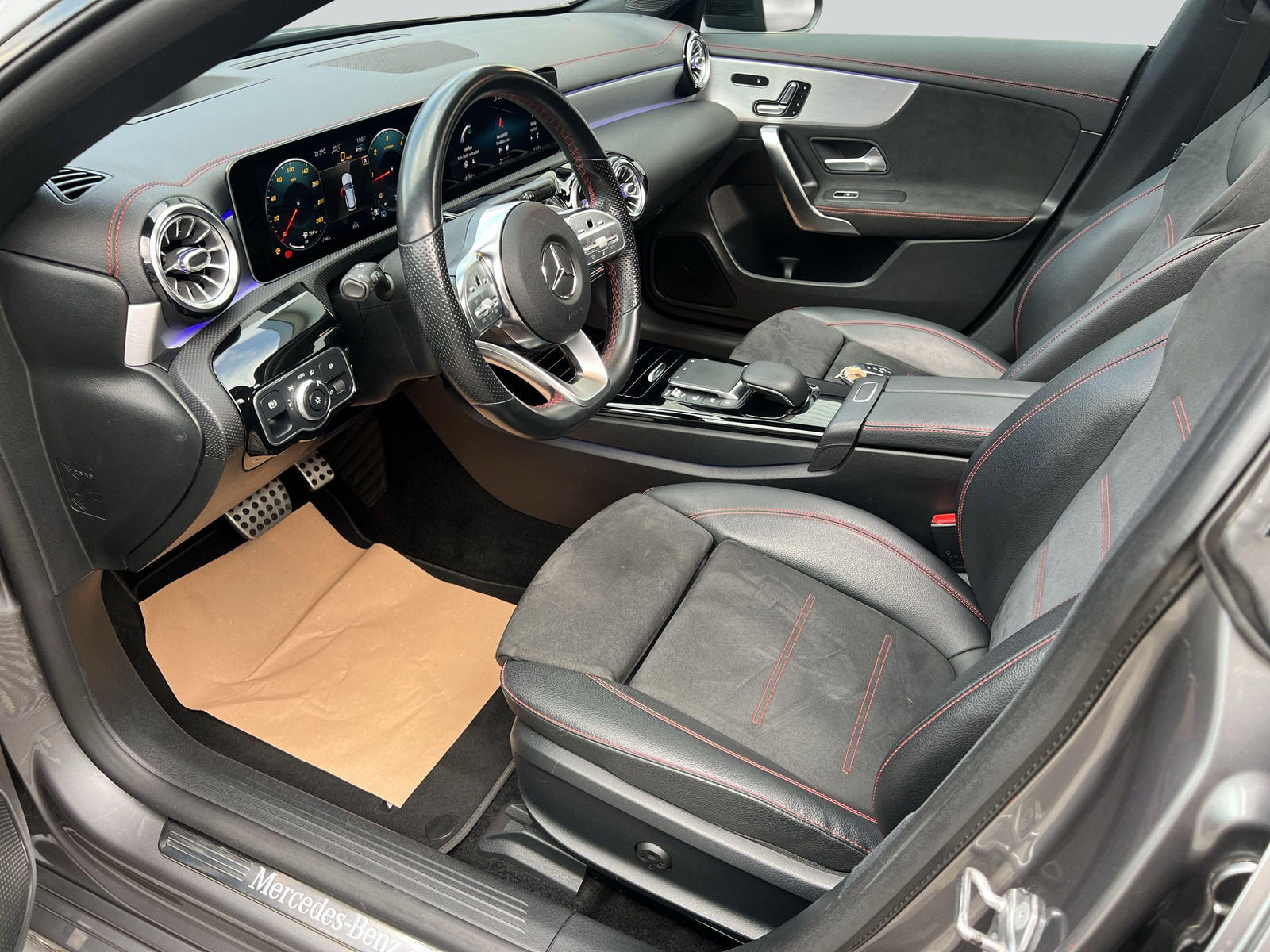 MERCEDES-BENZ CLA Shooting Brake 200 d 4Matic AMG Line-image-8
