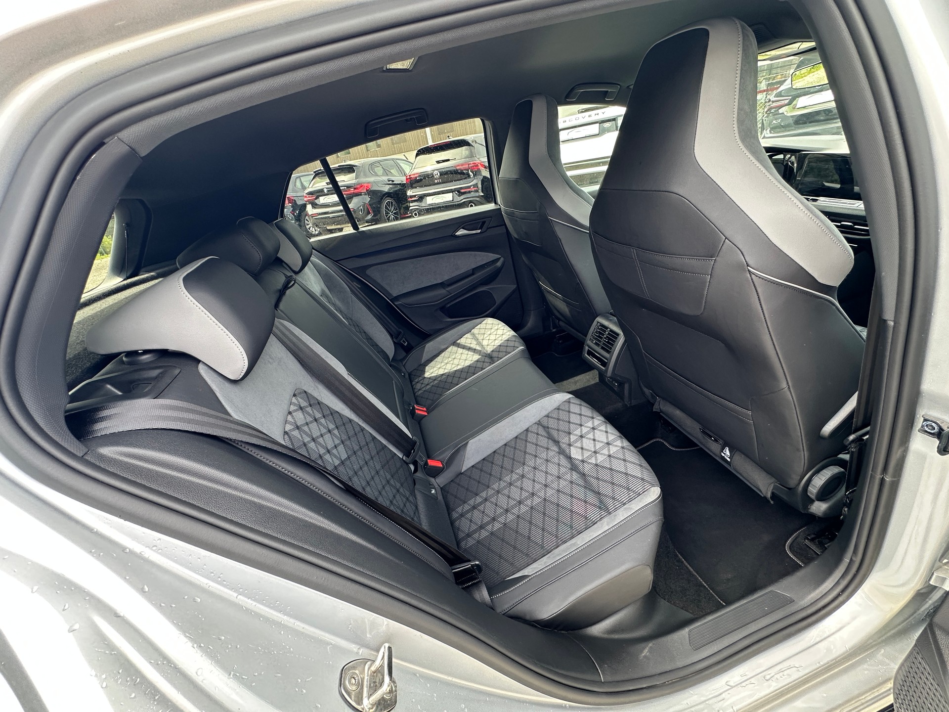 VW Golf 2.0 TDI R-Line DSG 4Motion-image-10