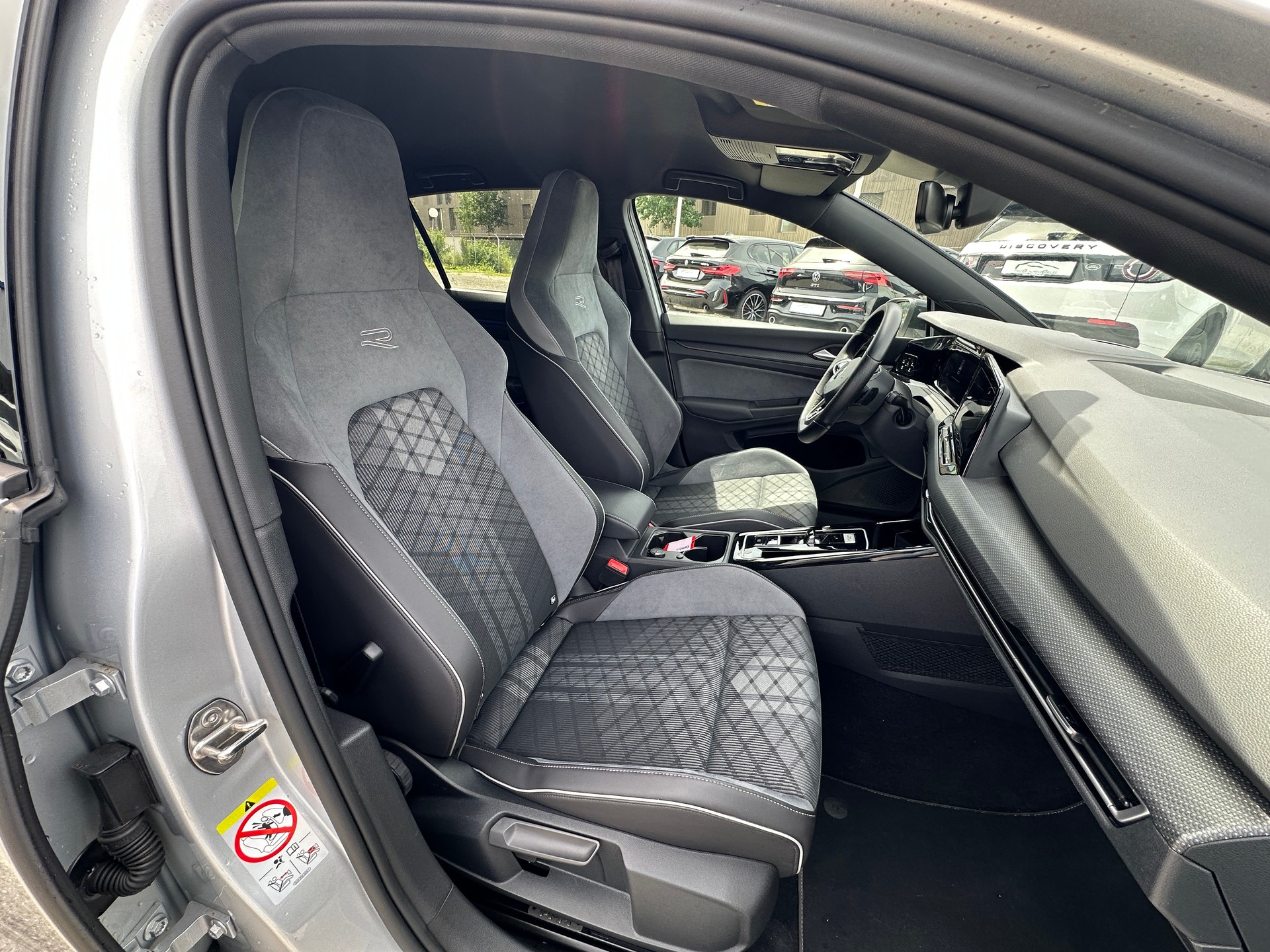 VW Golf 2.0 TDI R-Line DSG 4Motion-image-9