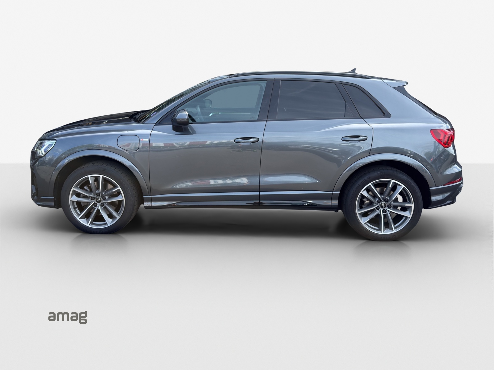 AUDI Q3 45 TFSI e S line S-tronic-image-1