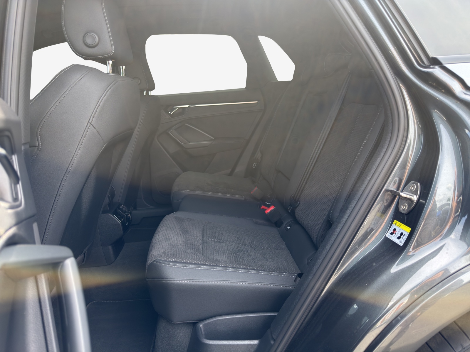AUDI Q3 45 TFSI e S line S-tronic-image-12