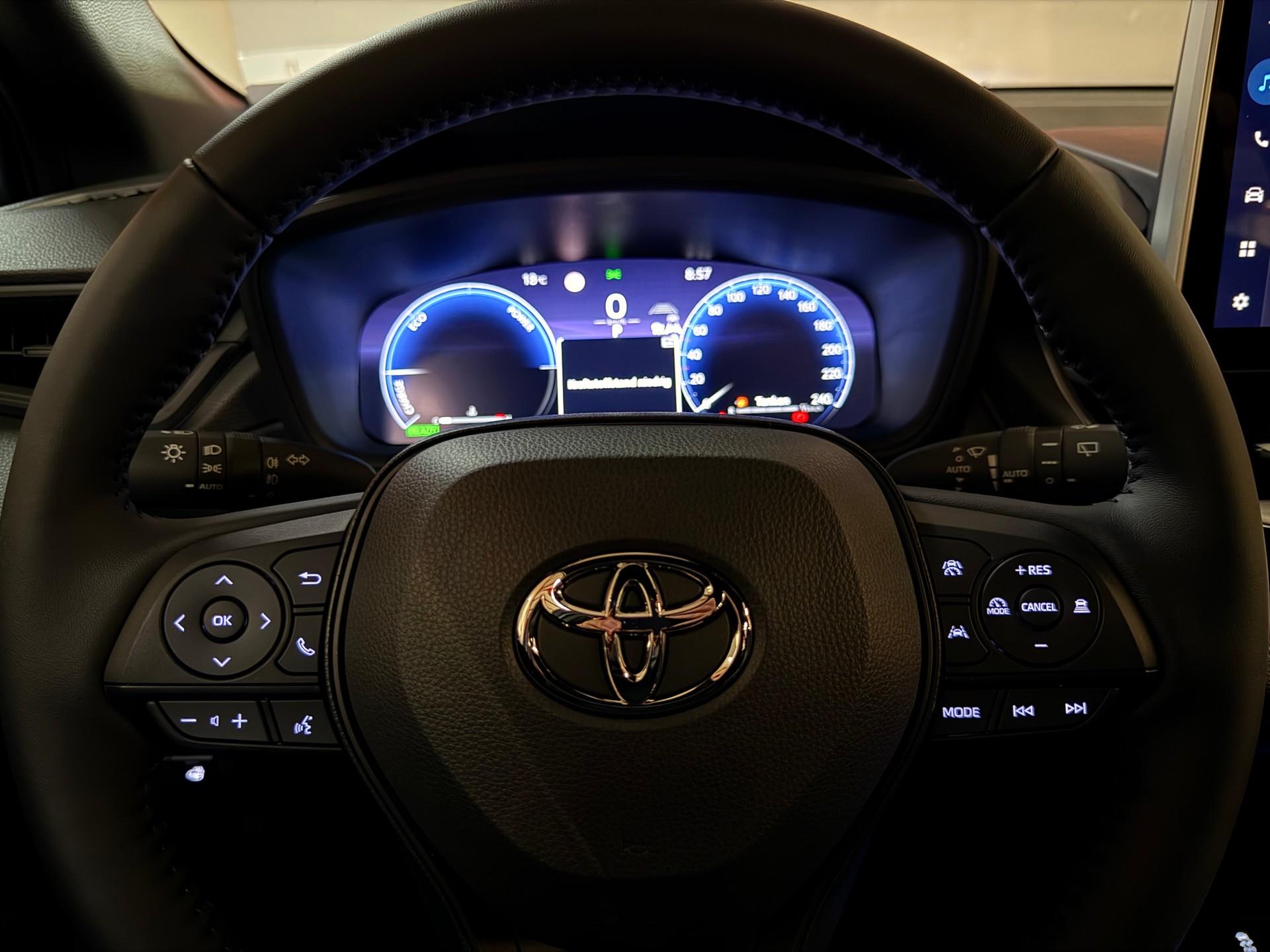 TOYOTA Corolla Cross 1.8 Comfort e-CVT-image-25
