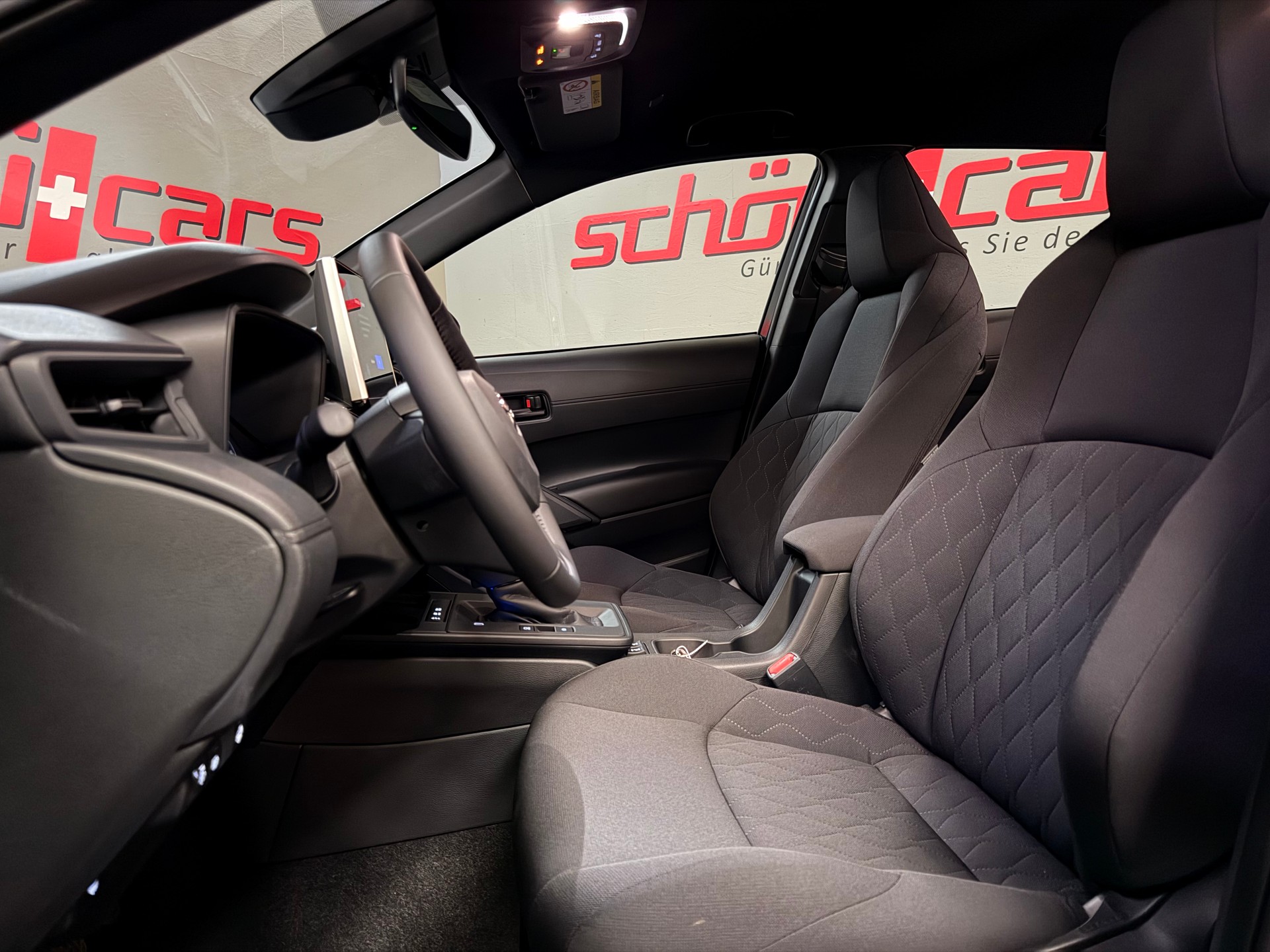 TOYOTA Corolla Cross 1.8 Comfort e-CVT-image-10