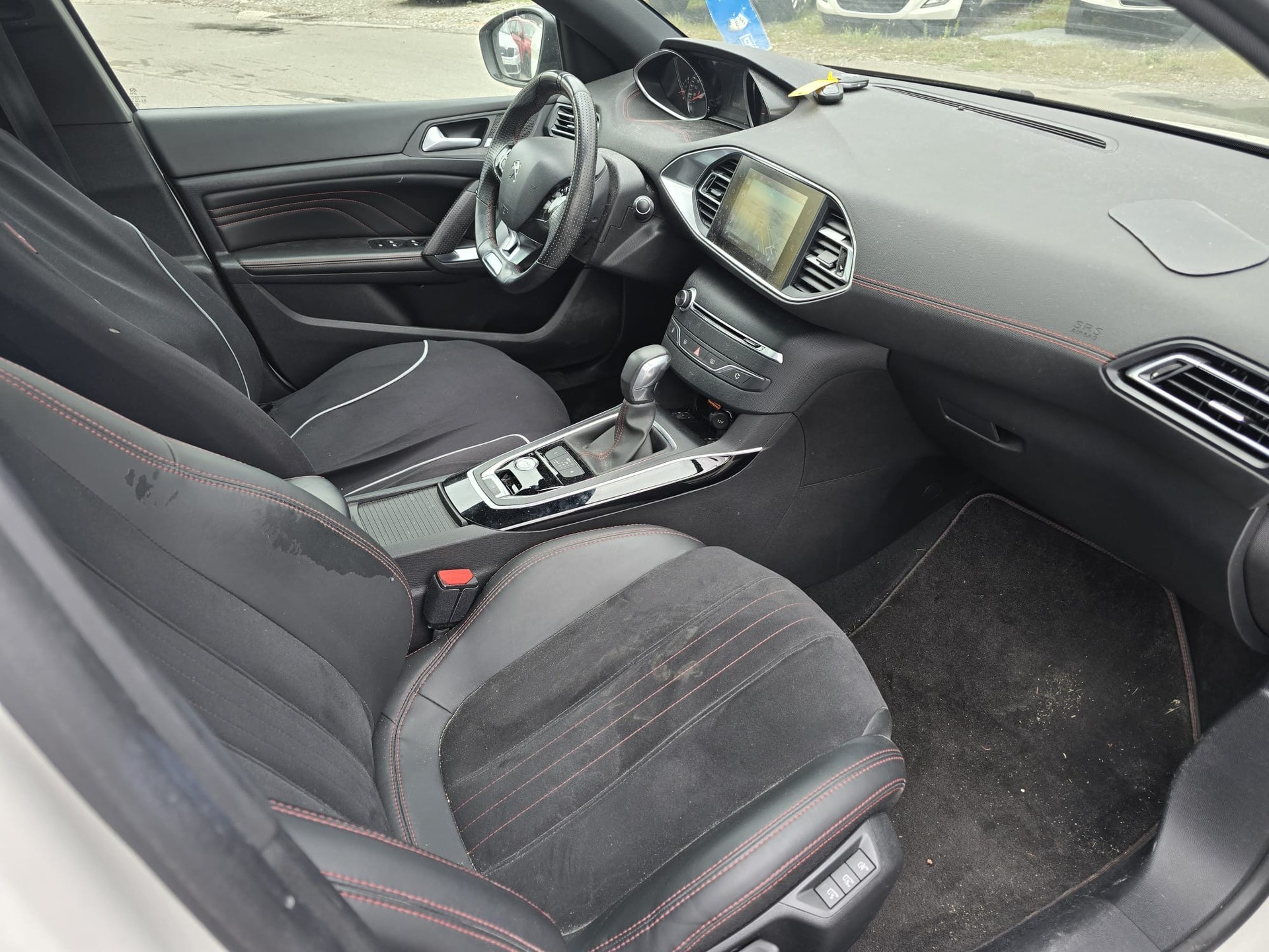 PEUGEOT 308 SW 1.2 THP GT Line Automatic-image-12