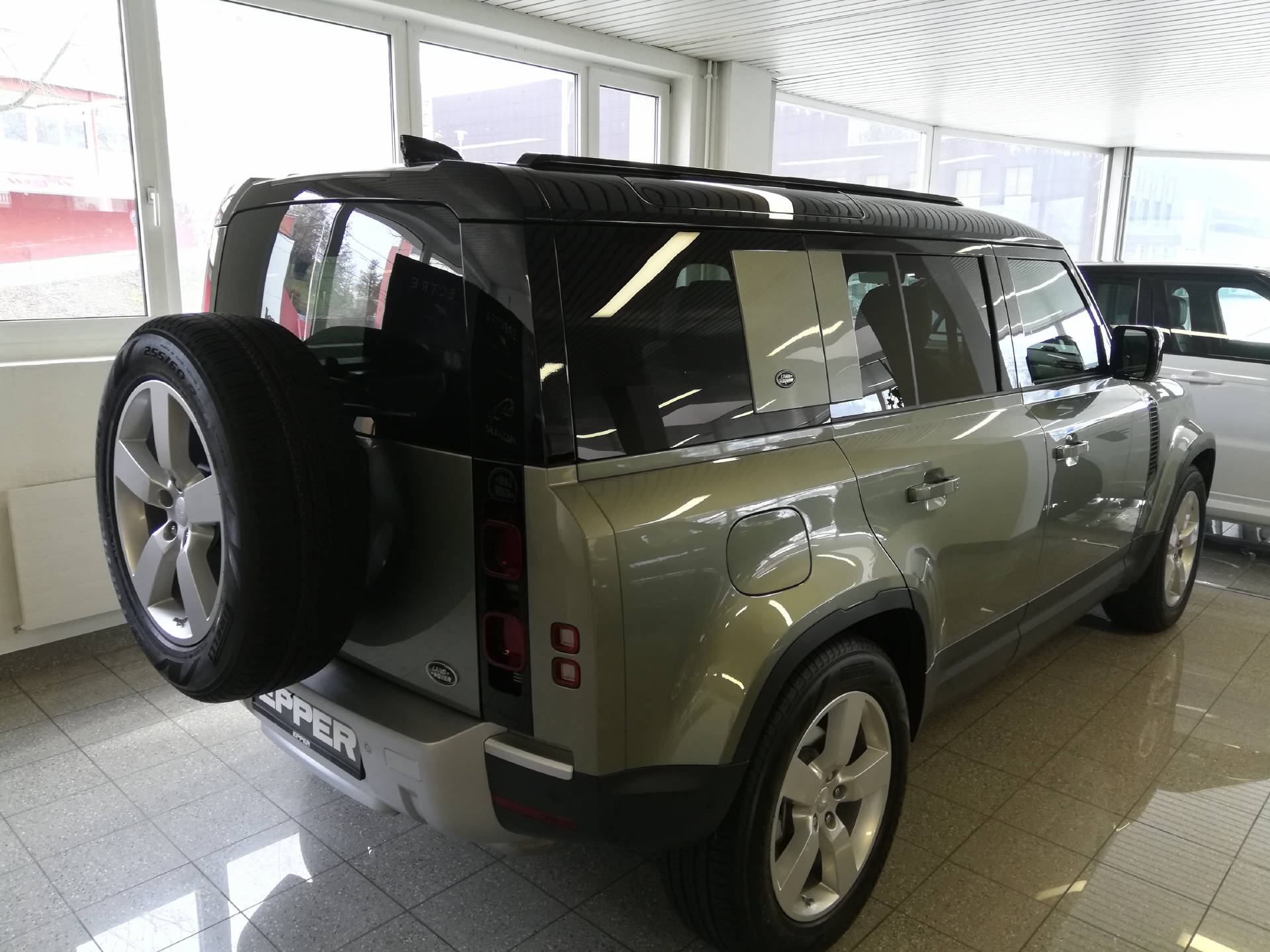LAND ROVER Defender 110 2.0 SD4 240 First Edition-image-20