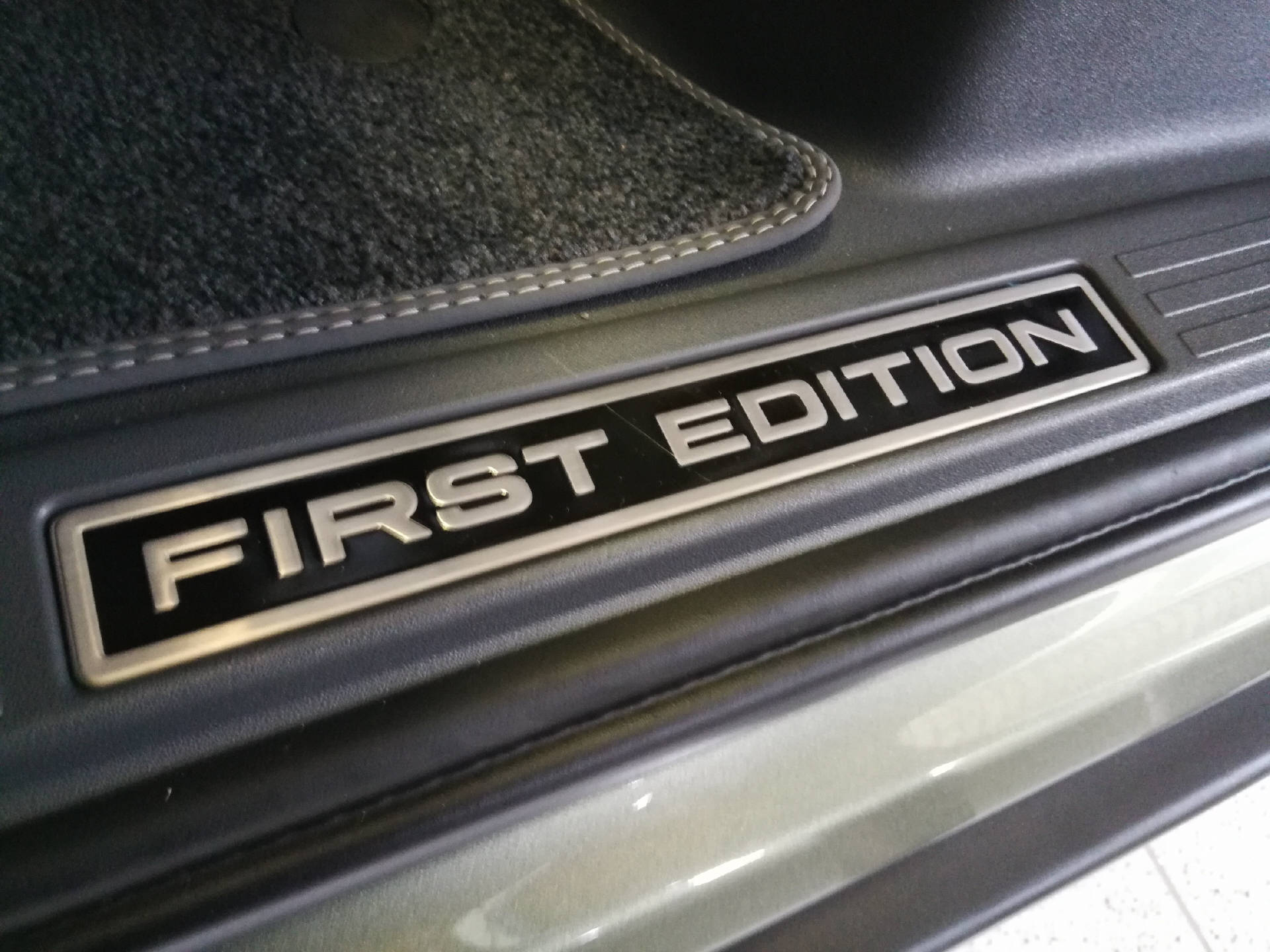 LAND ROVER Defender 110 2.0 SD4 240 First Edition-image-24