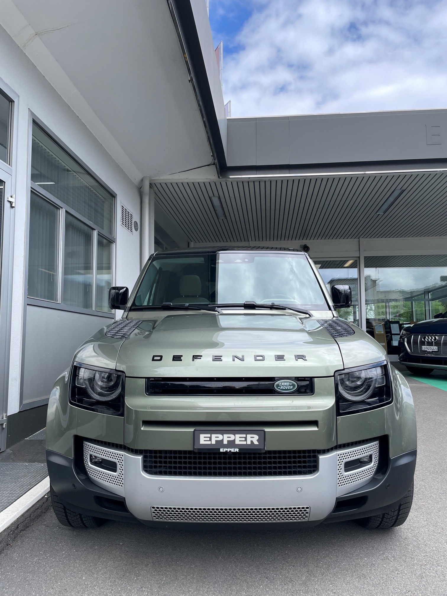 LAND ROVER Defender 110 2.0 SD4 240 First Edition-image-17