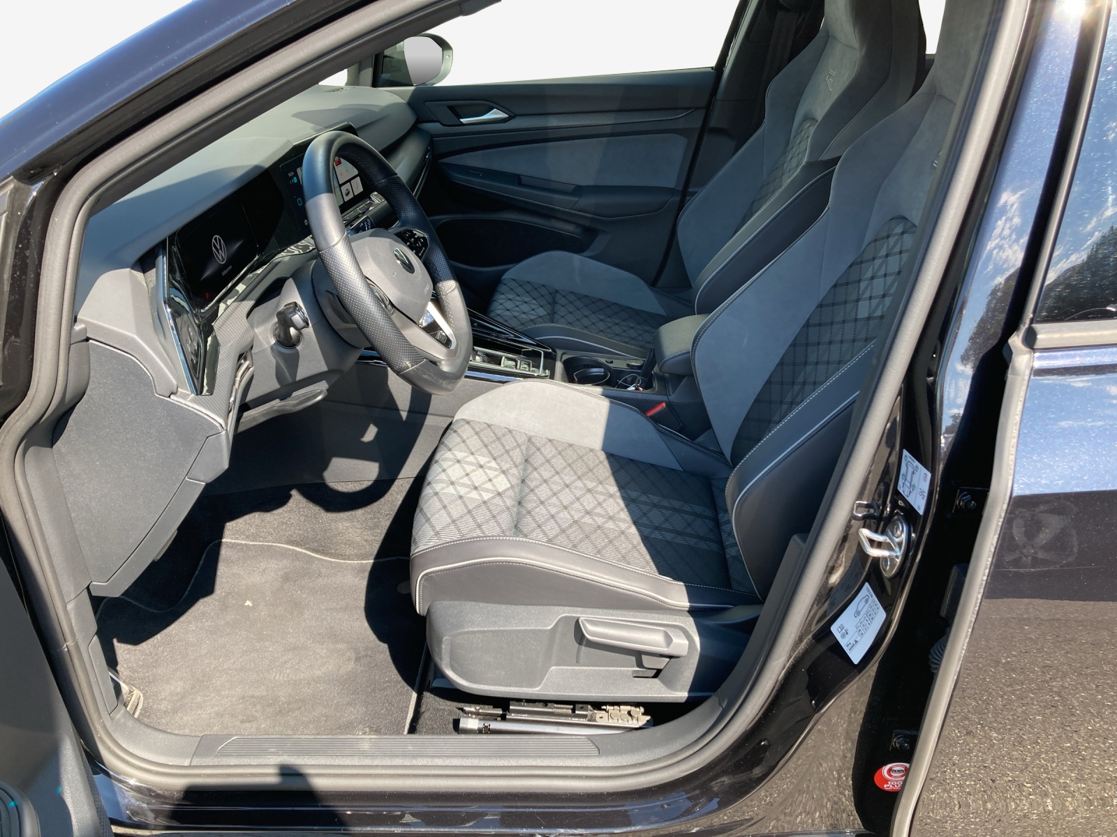 VW Golf 1.5 eTSI mHEV ACT R-Line DSG-image-7