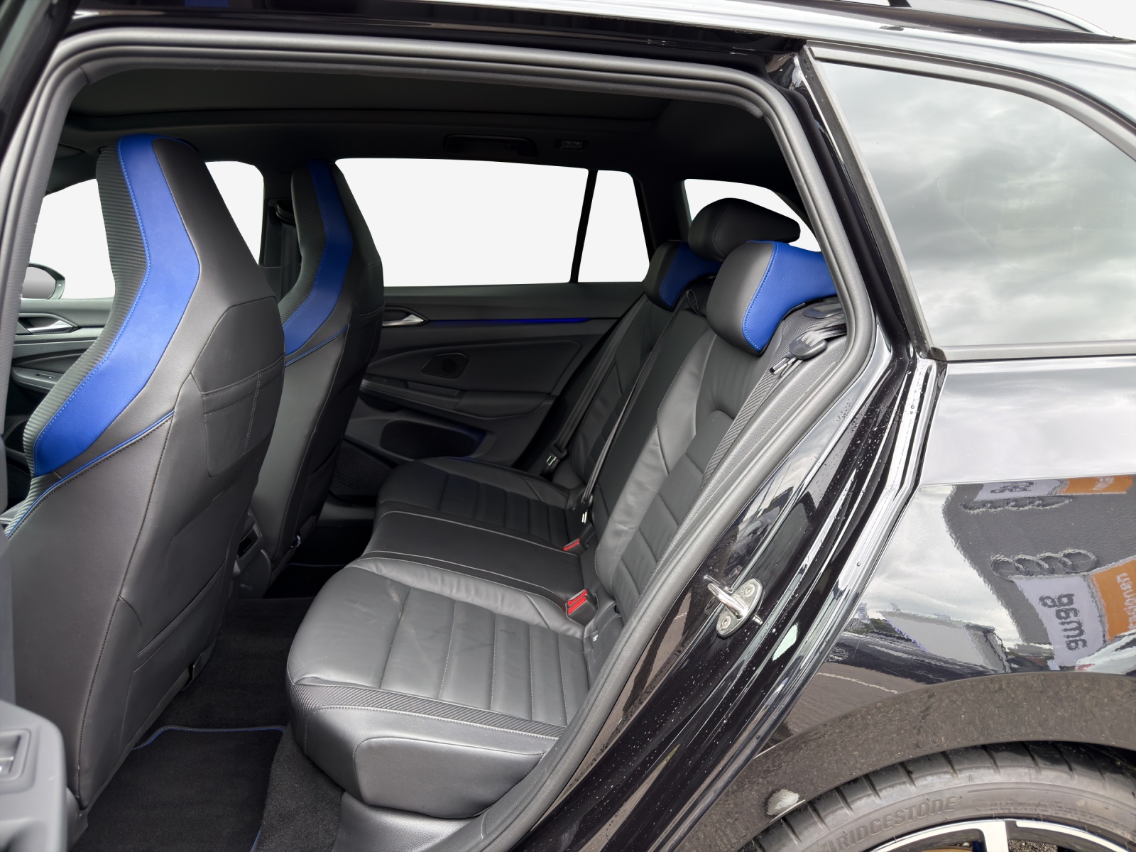 VW Golf Variant 2.0 TSI R DSG 4Motion-image-11