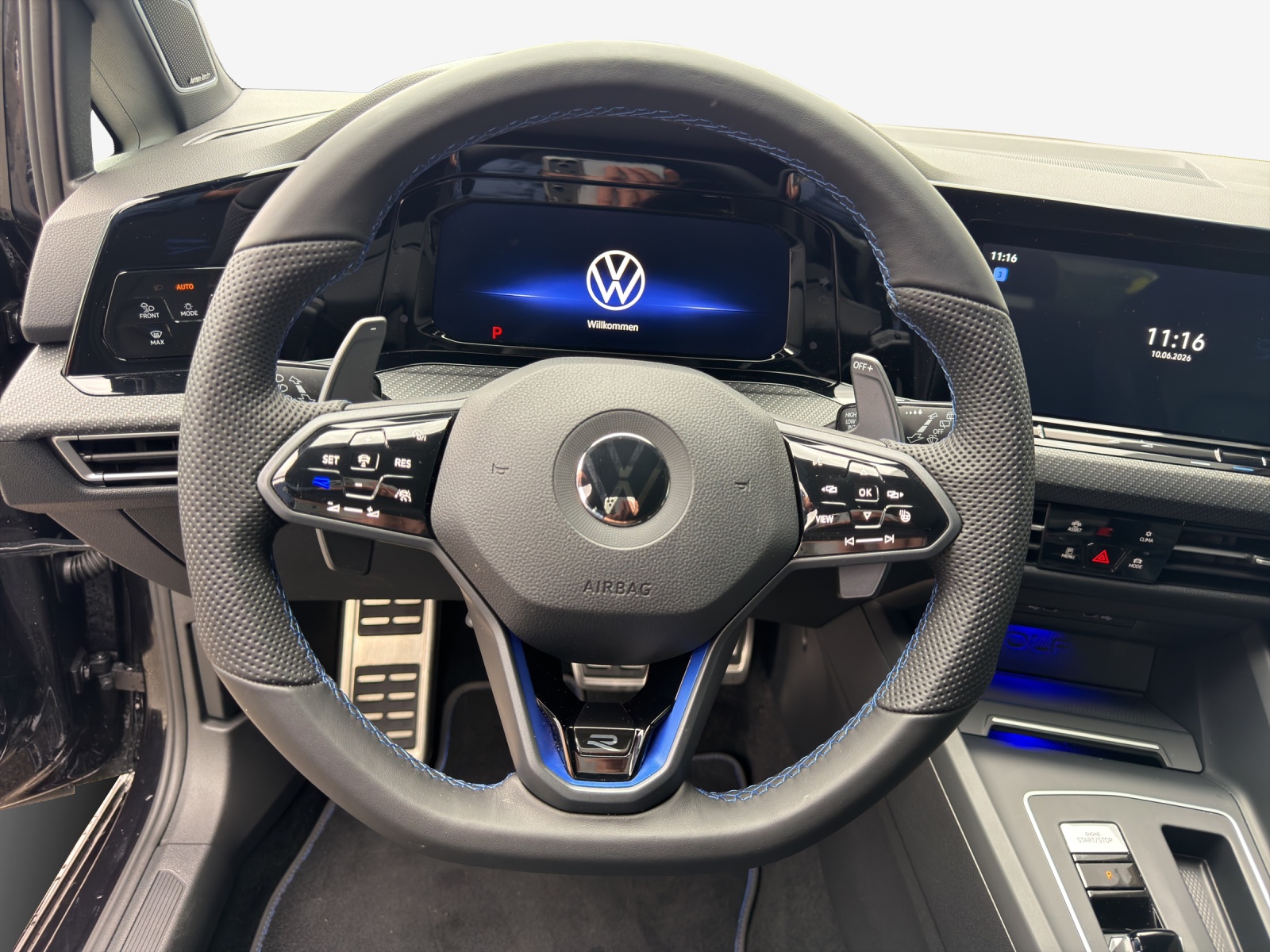 VW Golf Variant 2.0 TSI R DSG 4Motion-image-9