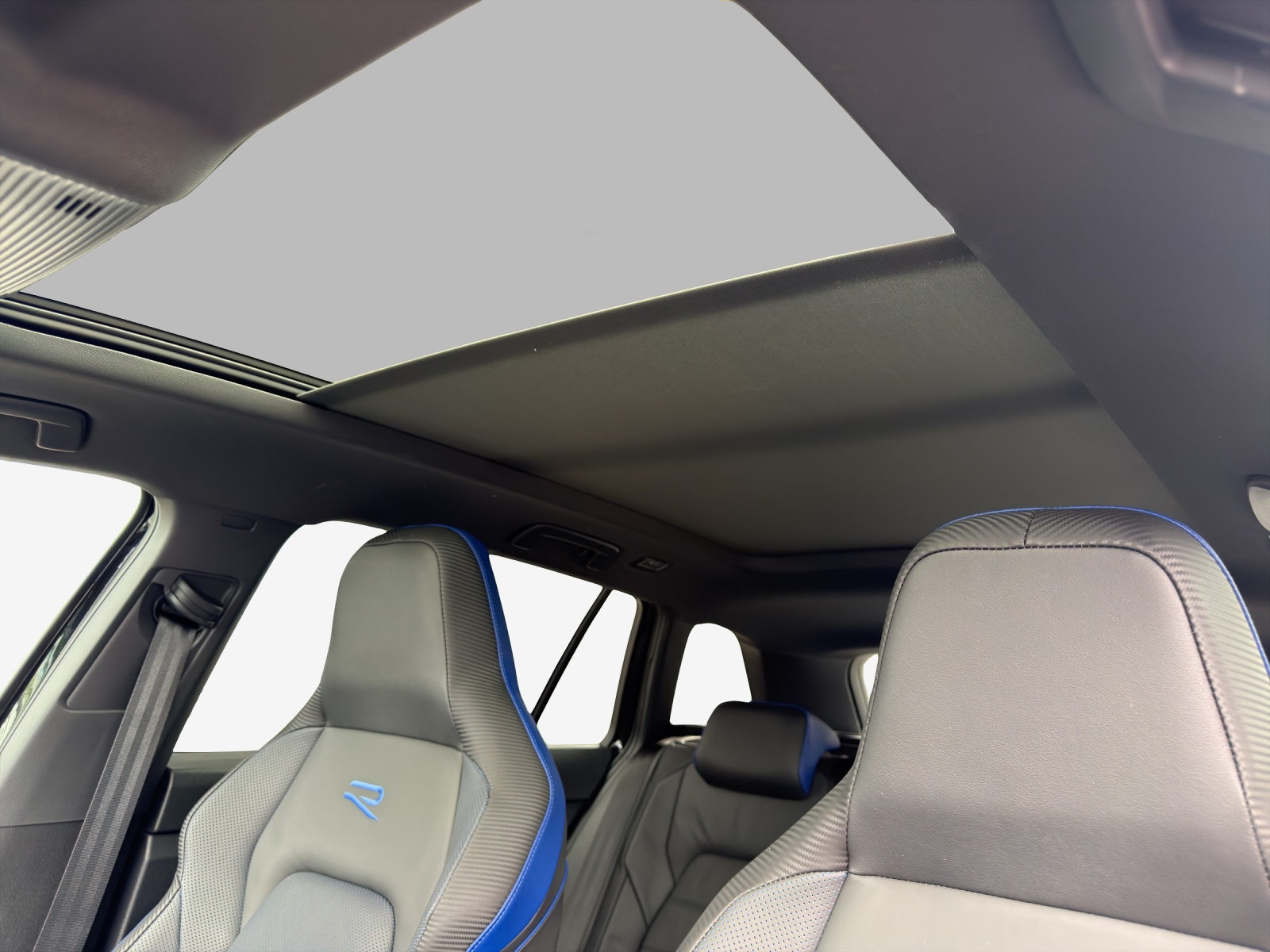 VW Golf Variant 2.0 TSI R DSG 4Motion-image-15