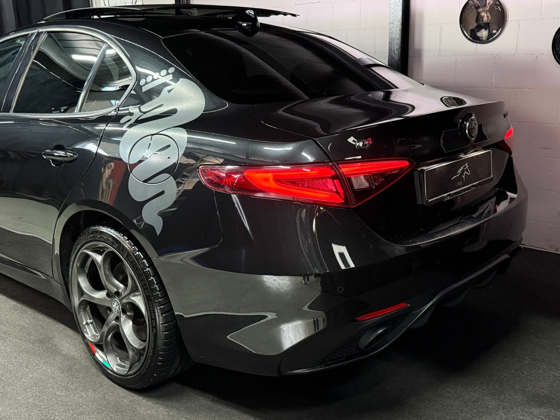 ALFA ROMEO Giulia 2.0 Veloce TI Q4 Automatic / Full Black / Panorama / EL.Sitze / Frisch AB MFK / Bi-XENON / Driving Assistant / Keyless-image-8