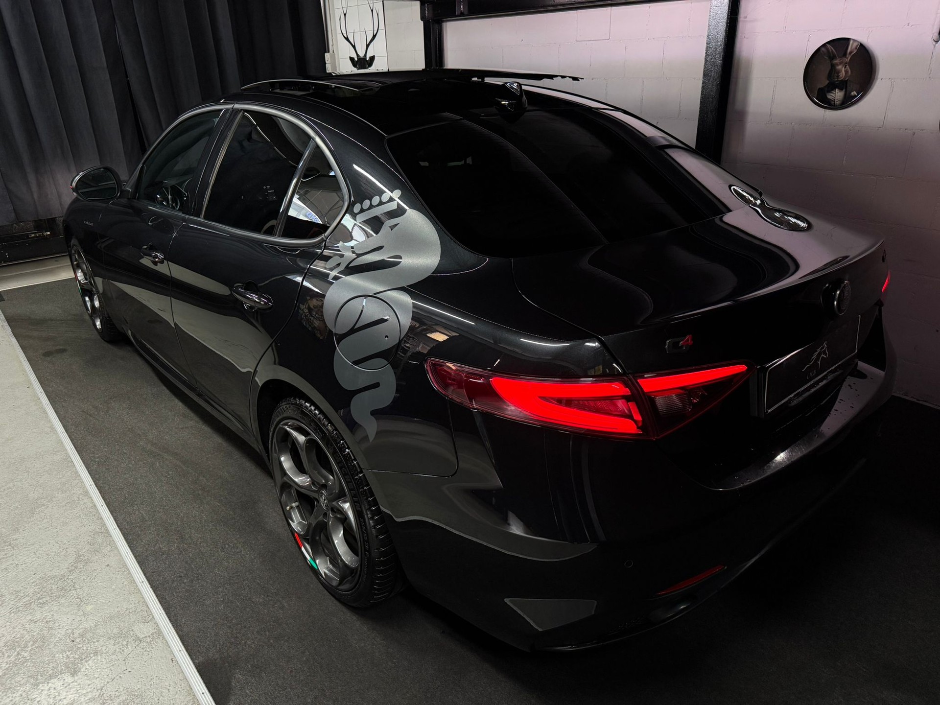 ALFA ROMEO Giulia 2.0 Veloce TI Q4 Automatic / Full Black / Panorama / EL.Sitze / Frisch AB MFK / Bi-XENON / Driving Assistant / Keyless-image-7