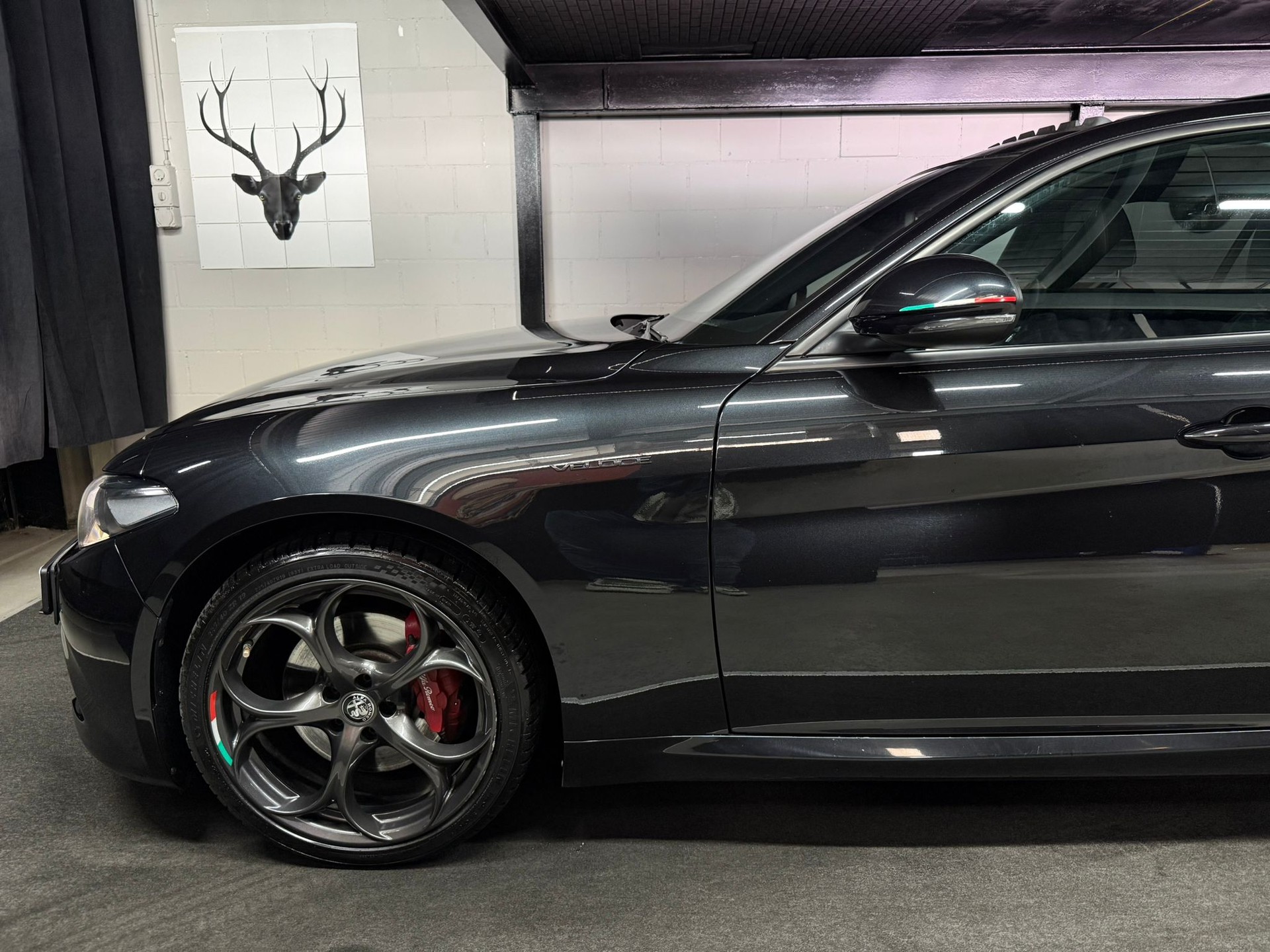 ALFA ROMEO Giulia 2.0 Veloce TI Q4 Automatic / Full Black / Panorama / EL.Sitze / Frisch AB MFK / Bi-XENON / Driving Assistant / Keyless-image-4