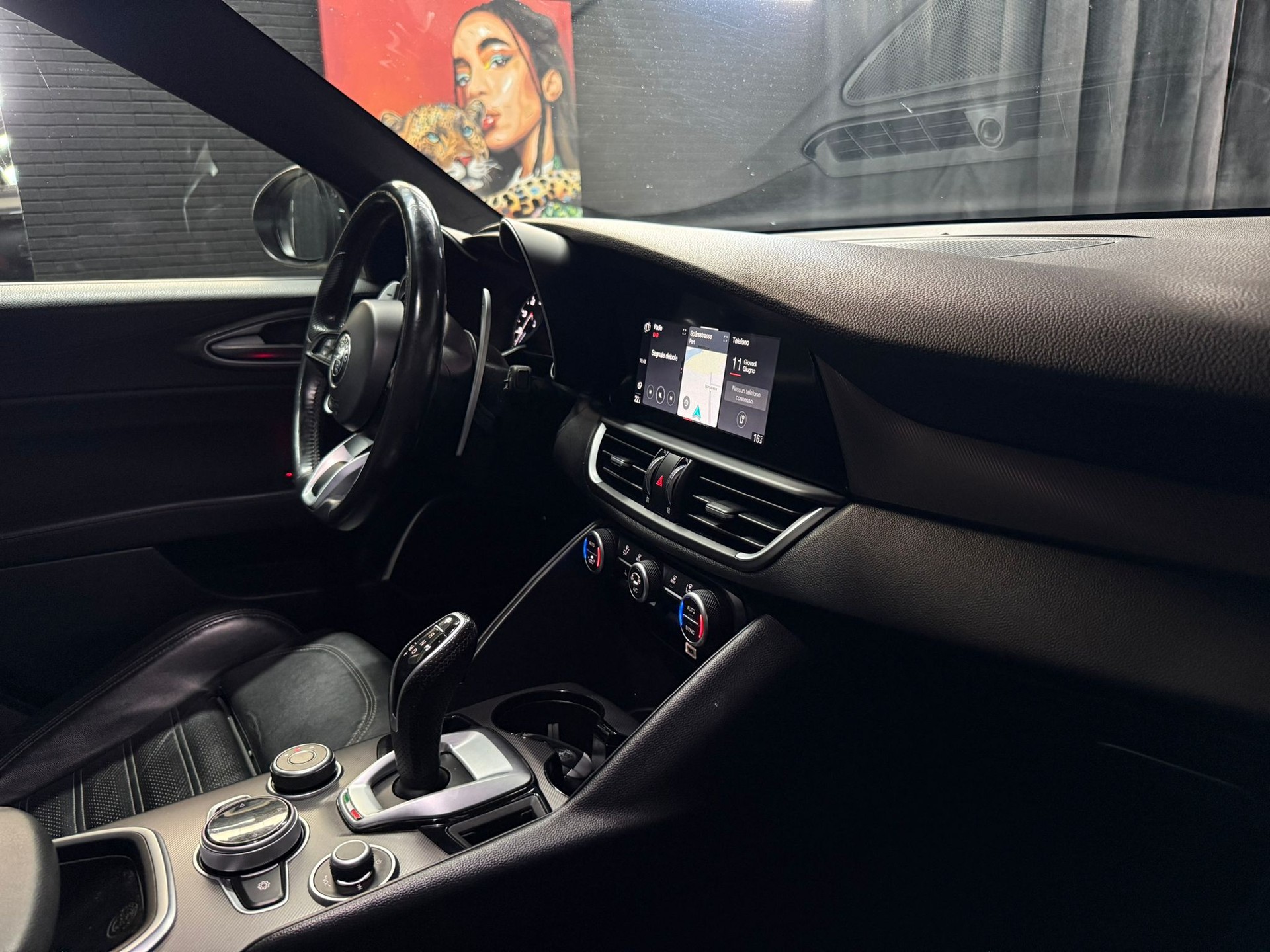 ALFA ROMEO Giulia 2.0 Veloce TI Q4 Automatic / Full Black / Panorama / EL.Sitze / Frisch AB MFK / Bi-XENON / Driving Assistant / Keyless-image-13