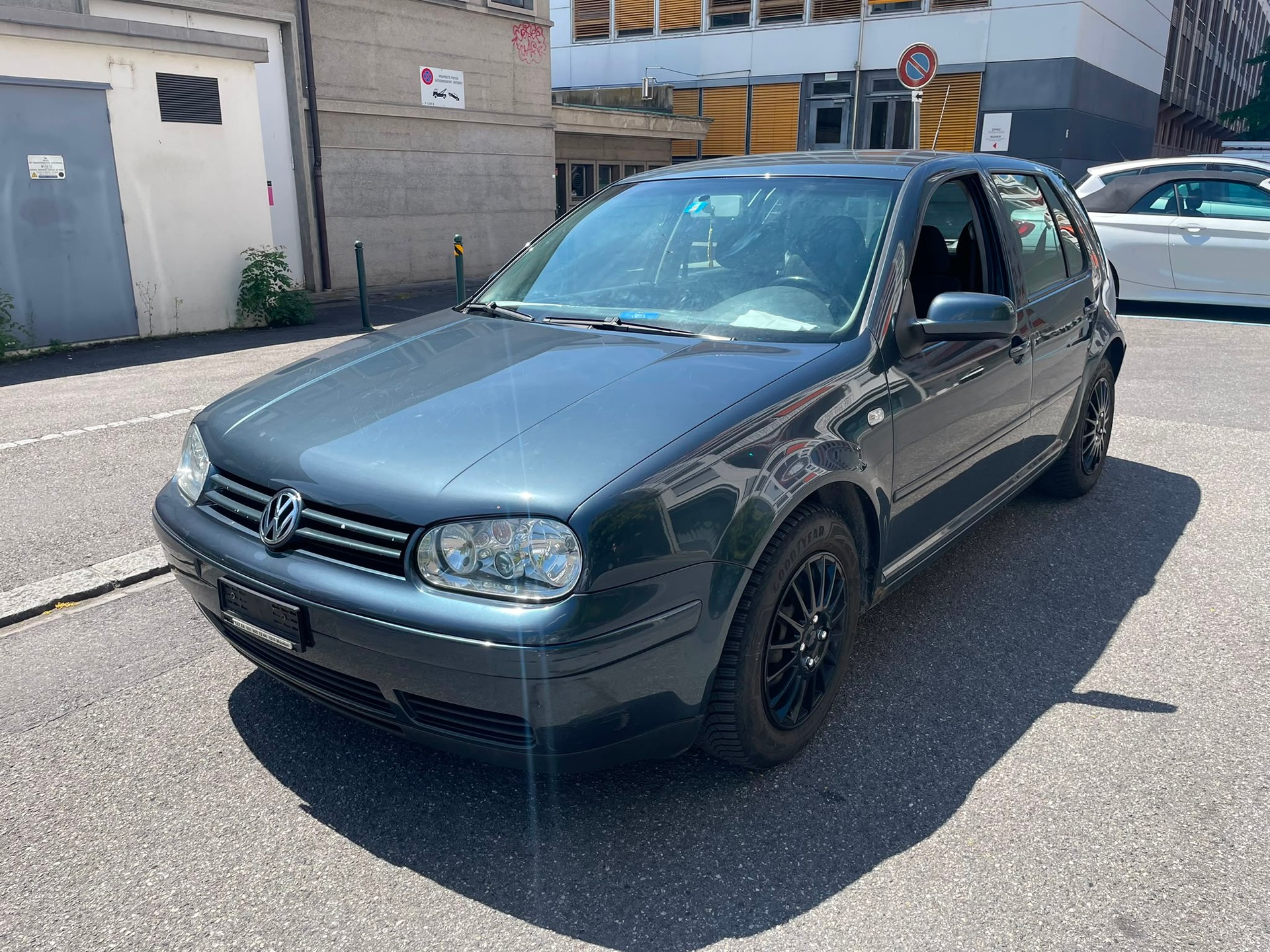 VW Golf 1.9 TDI PD 4Motion-image-1