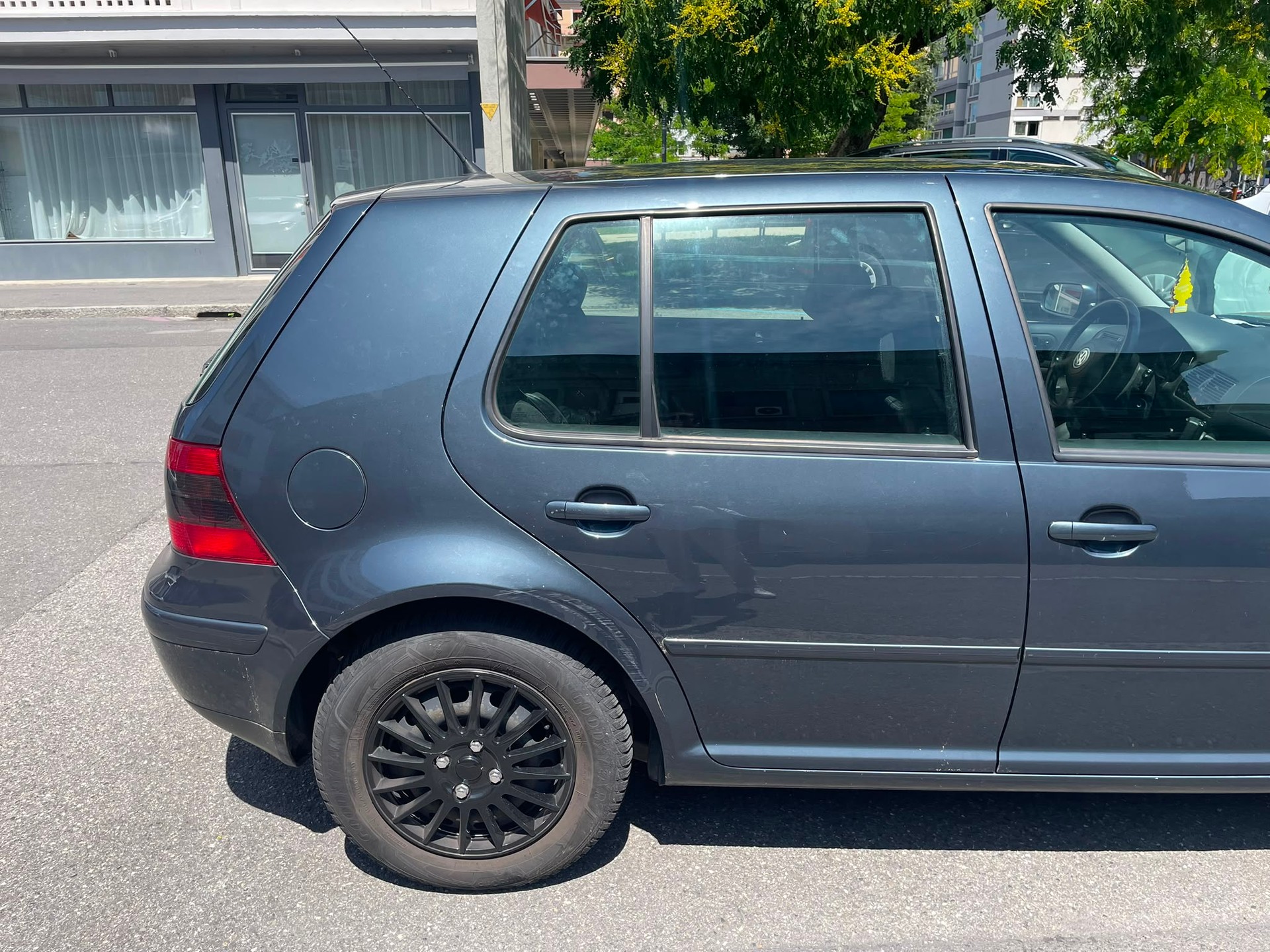 VW Golf 1.9 TDI PD 4Motion-image-4