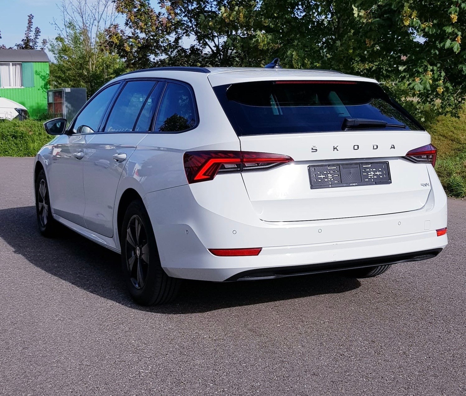 SKODA Octavia Combi 2.0 TDI DSG Ambition 4x4-image-3