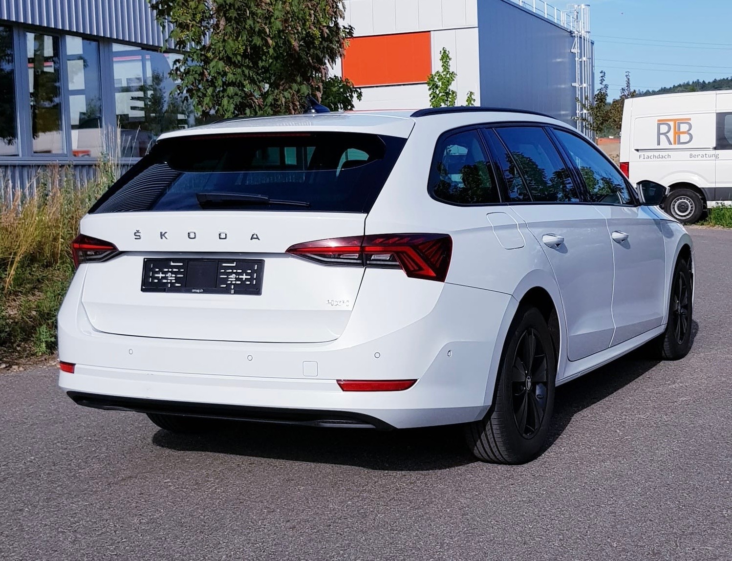 SKODA Octavia Combi 2.0 TDI DSG Ambition 4x4-image-4
