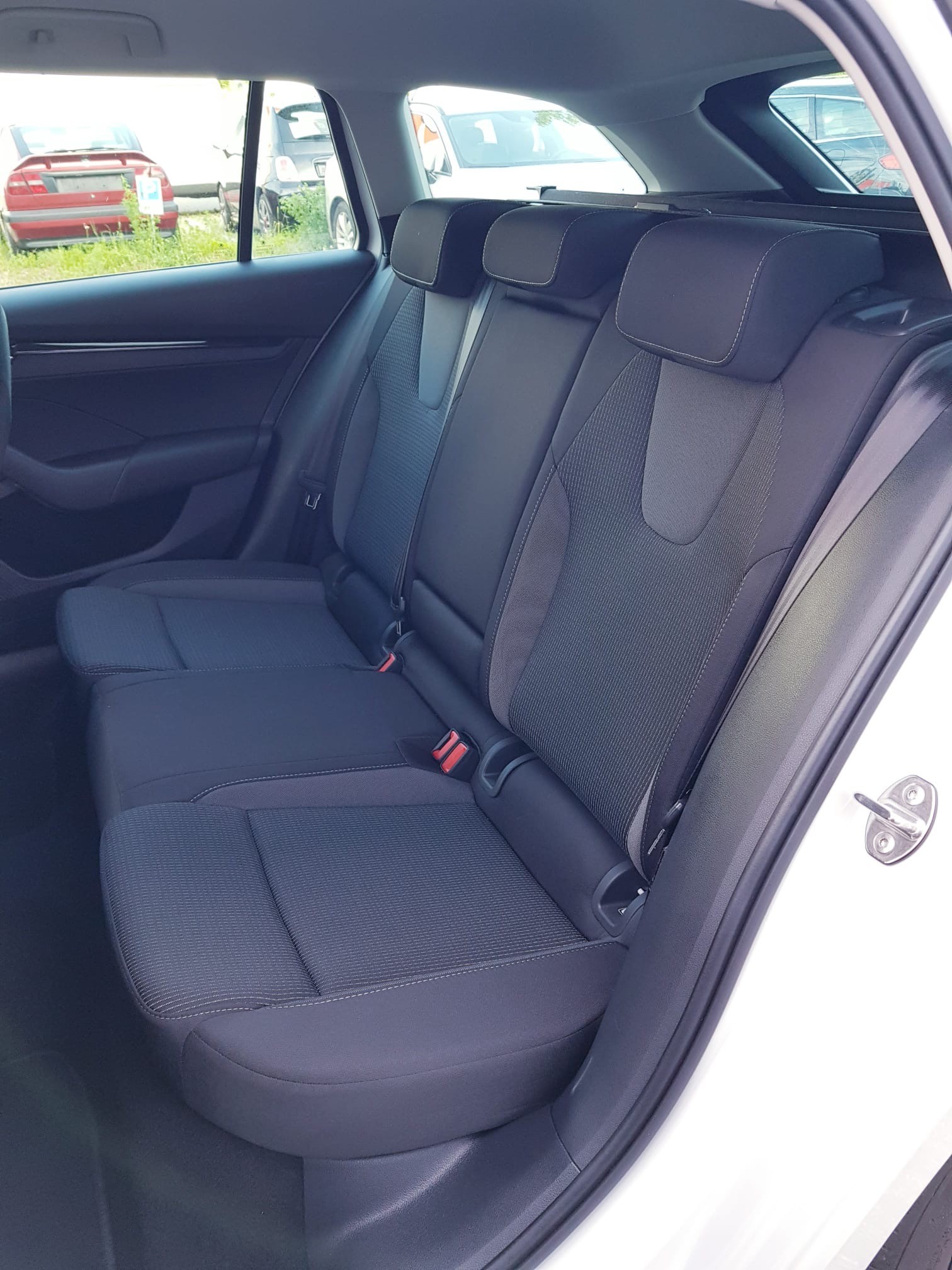 SKODA Octavia Combi 2.0 TDI DSG Ambition 4x4-image-13