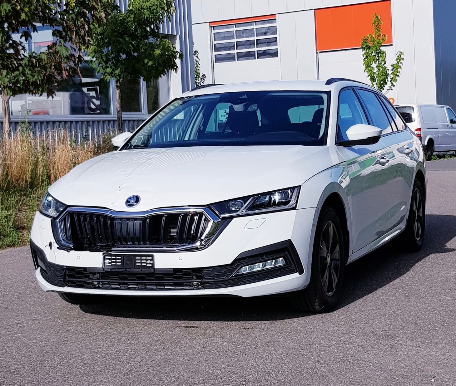 SKODA Octavia Combi 2.0 TDI DSG Ambition 4x4-image-0