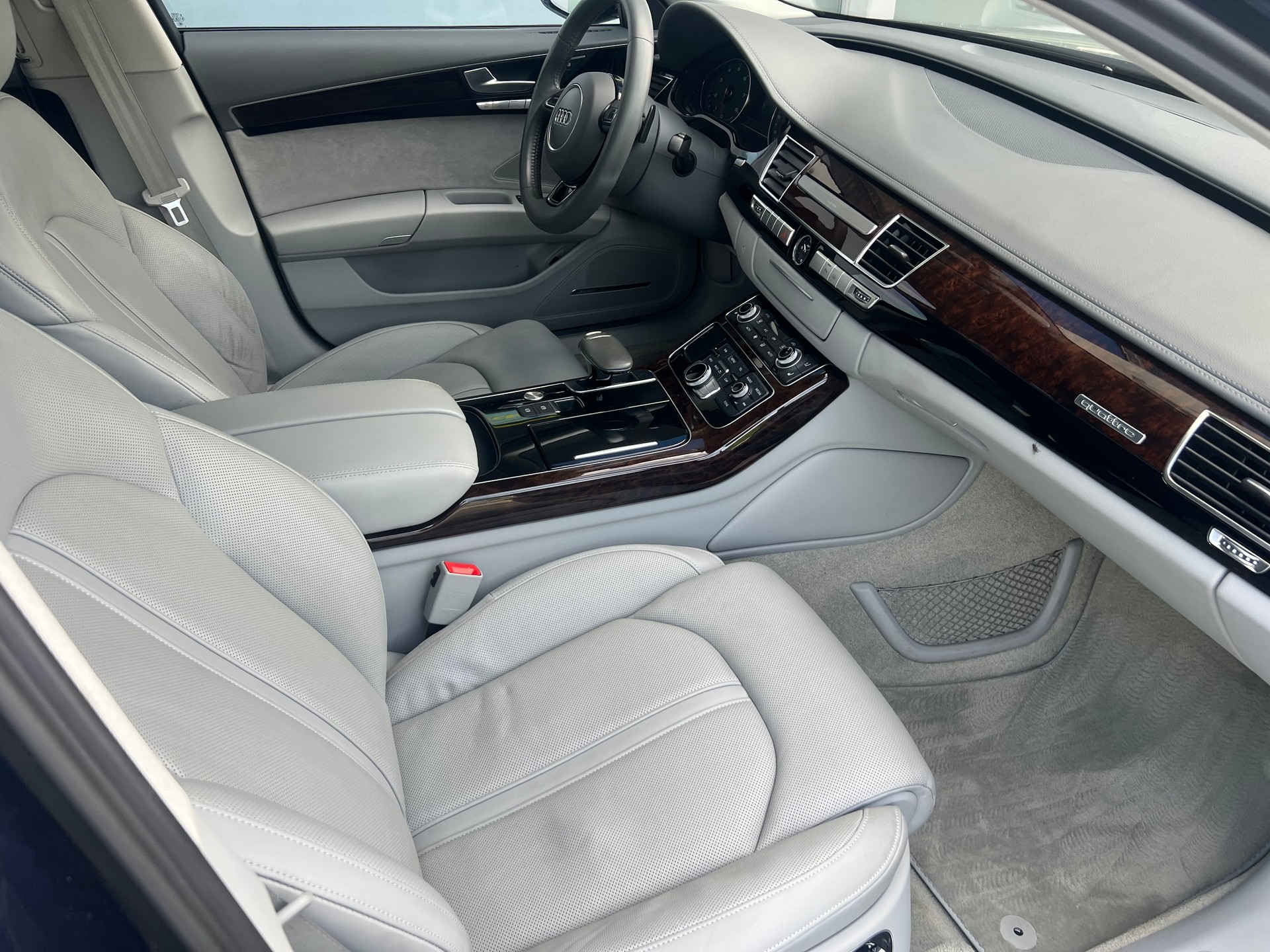 AUDI A8 L 4.0 TFSI V8 quattro tiptronic-image-10