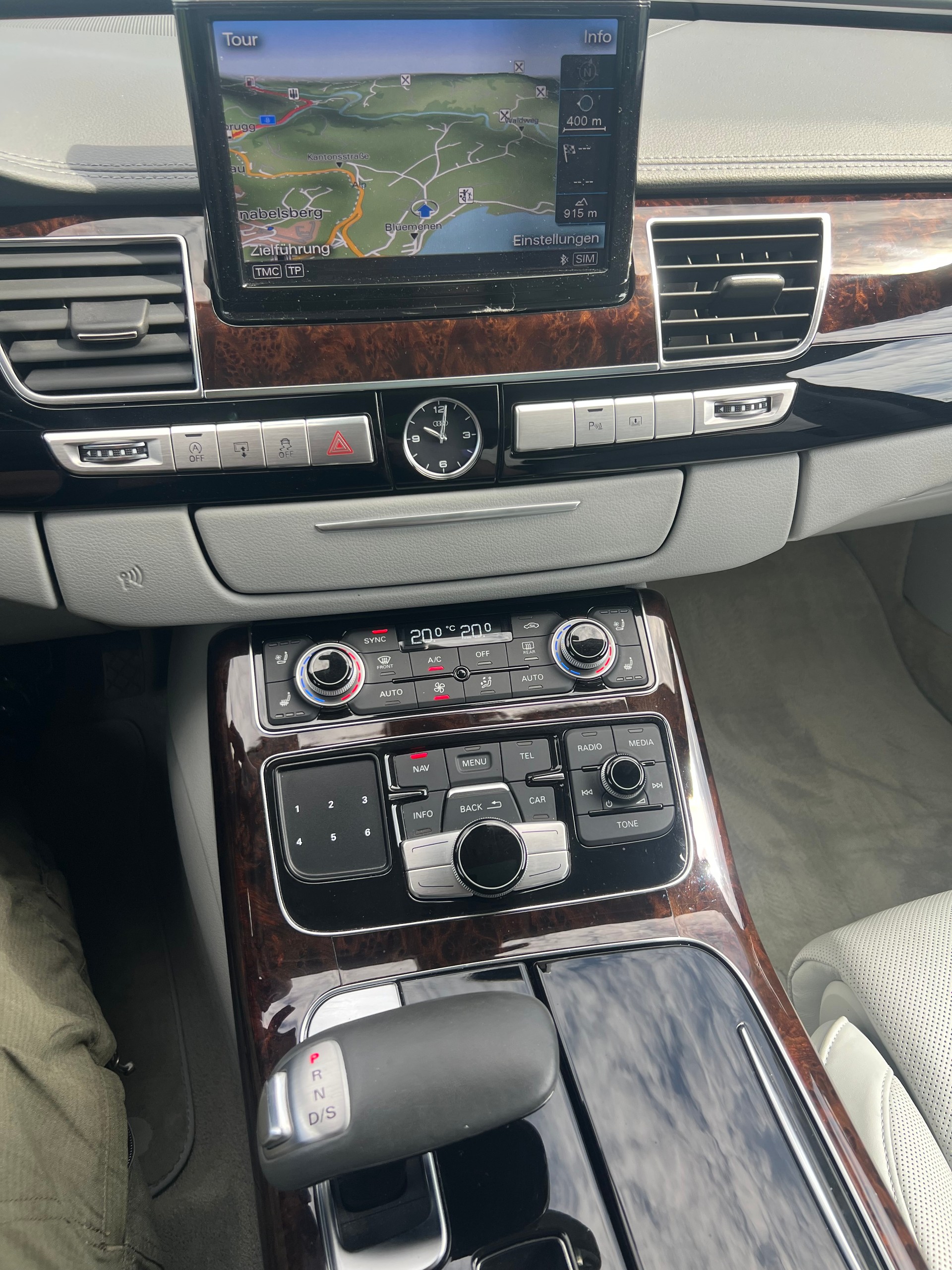 AUDI A8 L 4.0 TFSI V8 quattro tiptronic-image-12