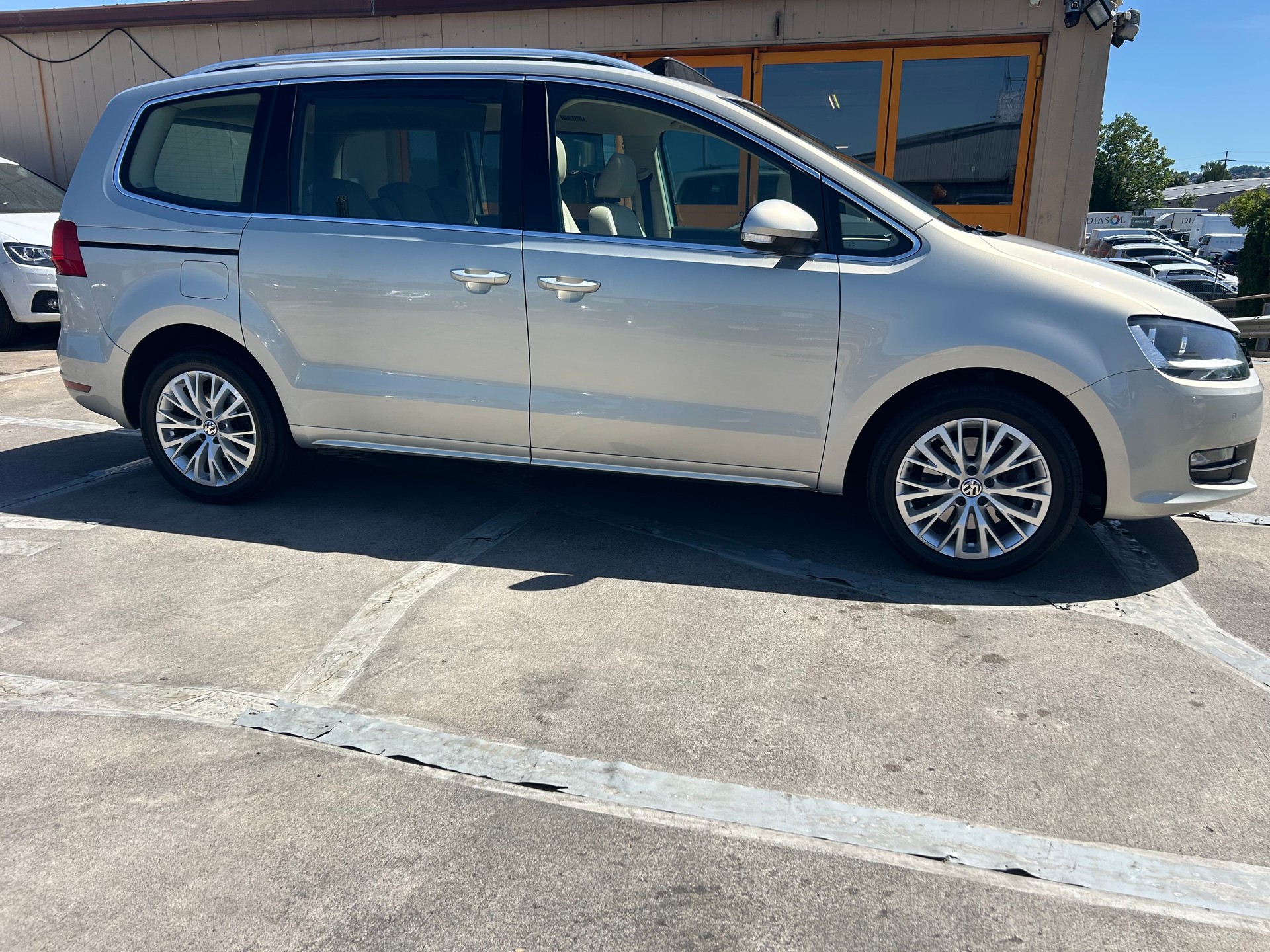 VW Sharan 2.0 TDI BlueMotion Technology Highline DSG-image-4