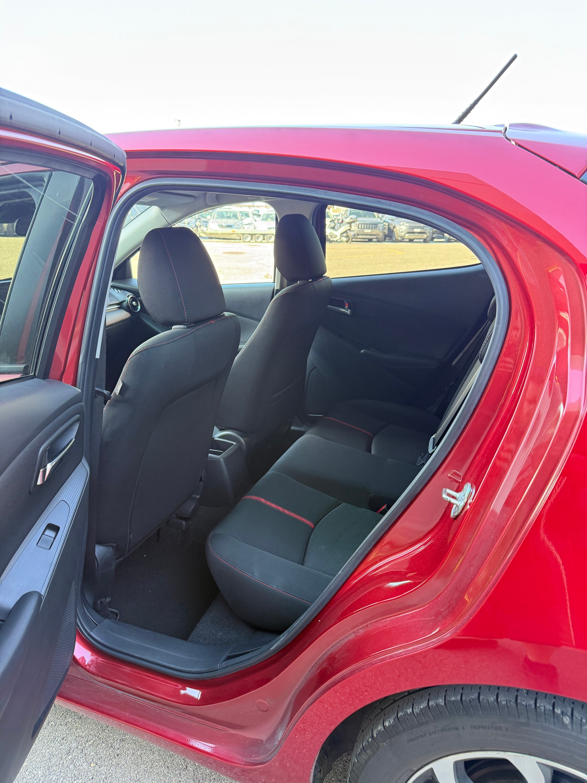 MAZDA 2 1.5i 16V Skyactiv-G Revolution-image-14