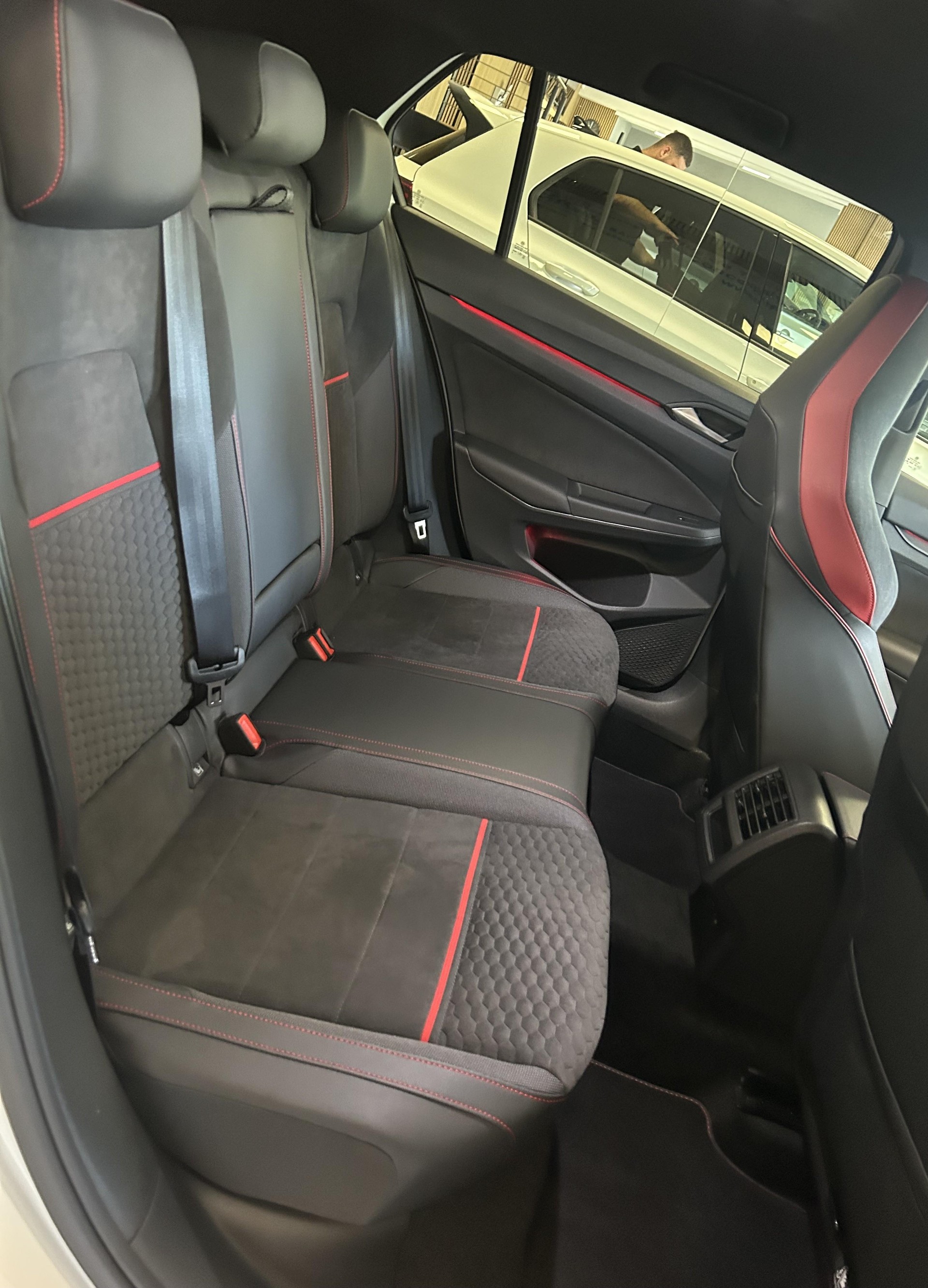 VW Golf VIII 2.0 TSI GTI Clubsport DSG-image-18