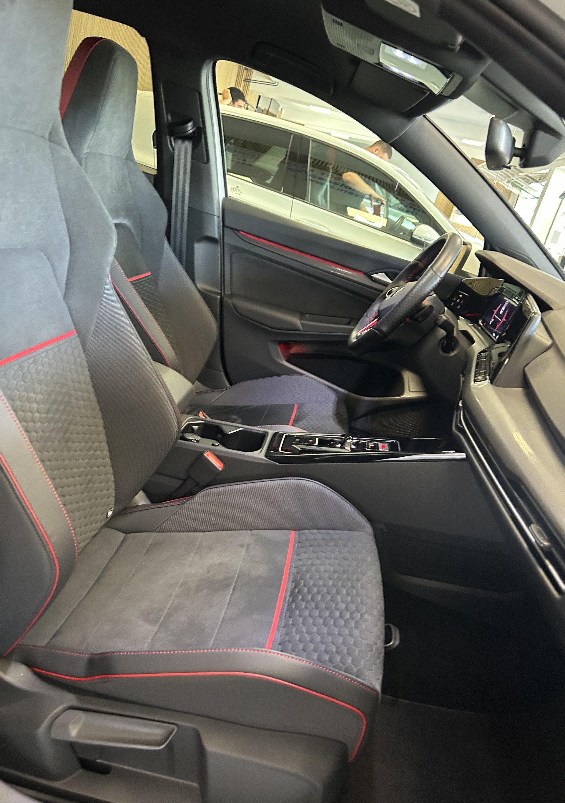 VW Golf VIII 2.0 TSI GTI Clubsport DSG-image-16