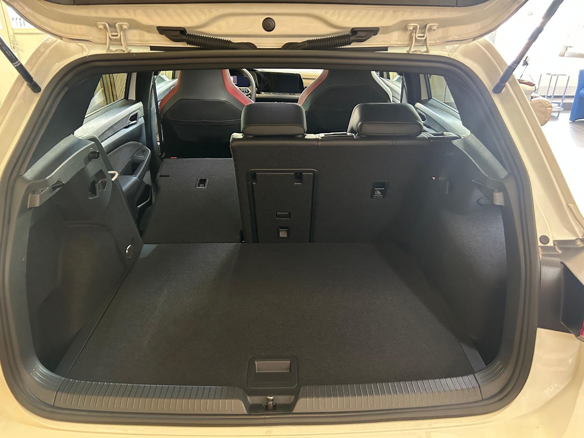 VW Golf VIII 2.0 TSI GTI Clubsport DSG-image-21