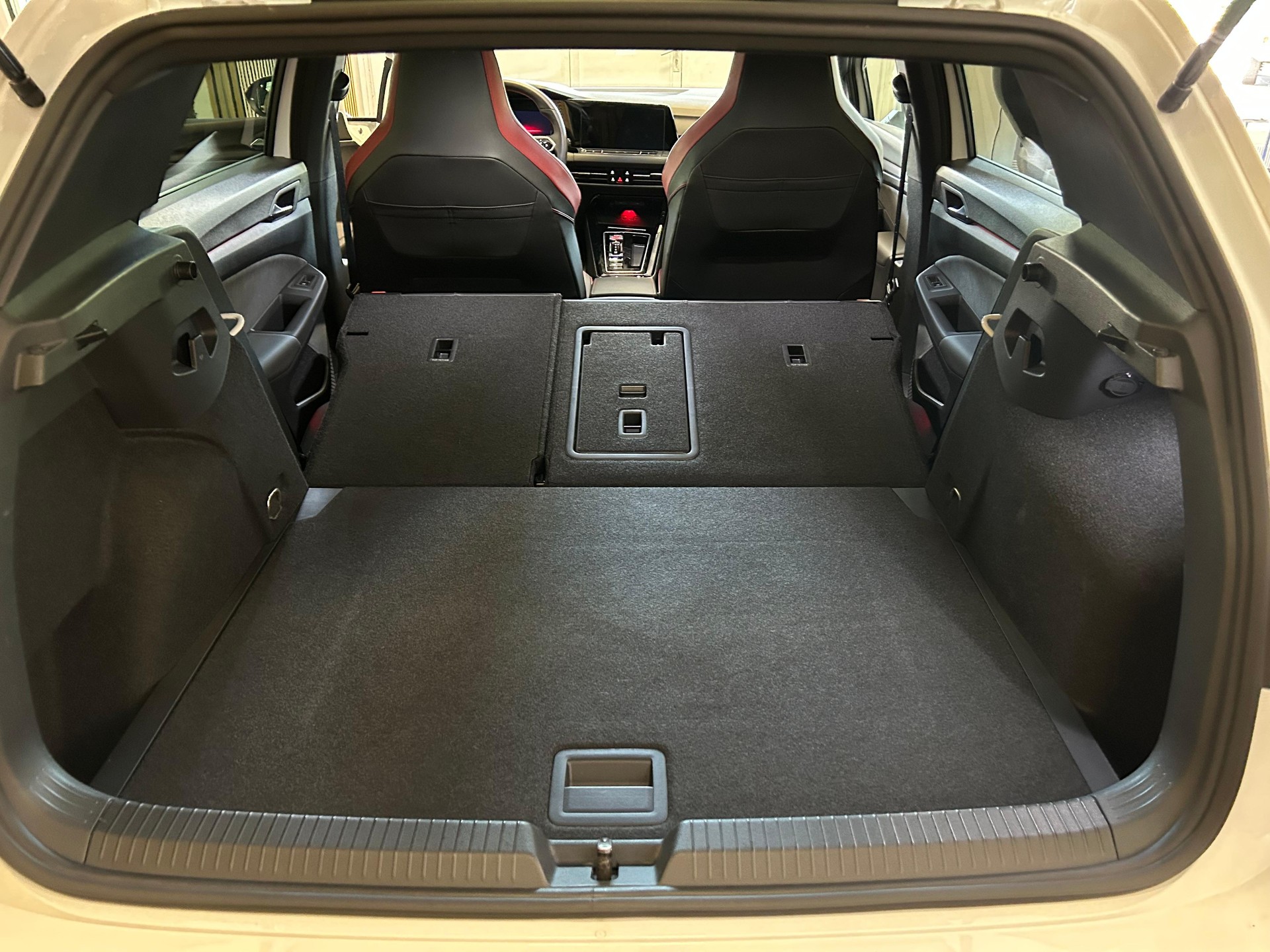 VW Golf VIII 2.0 TSI GTI Clubsport DSG-image-22