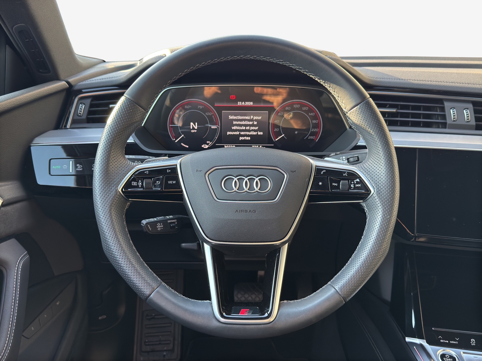 AUDI e-tron 55 Sportback S Line Black Edition quattro-image-10