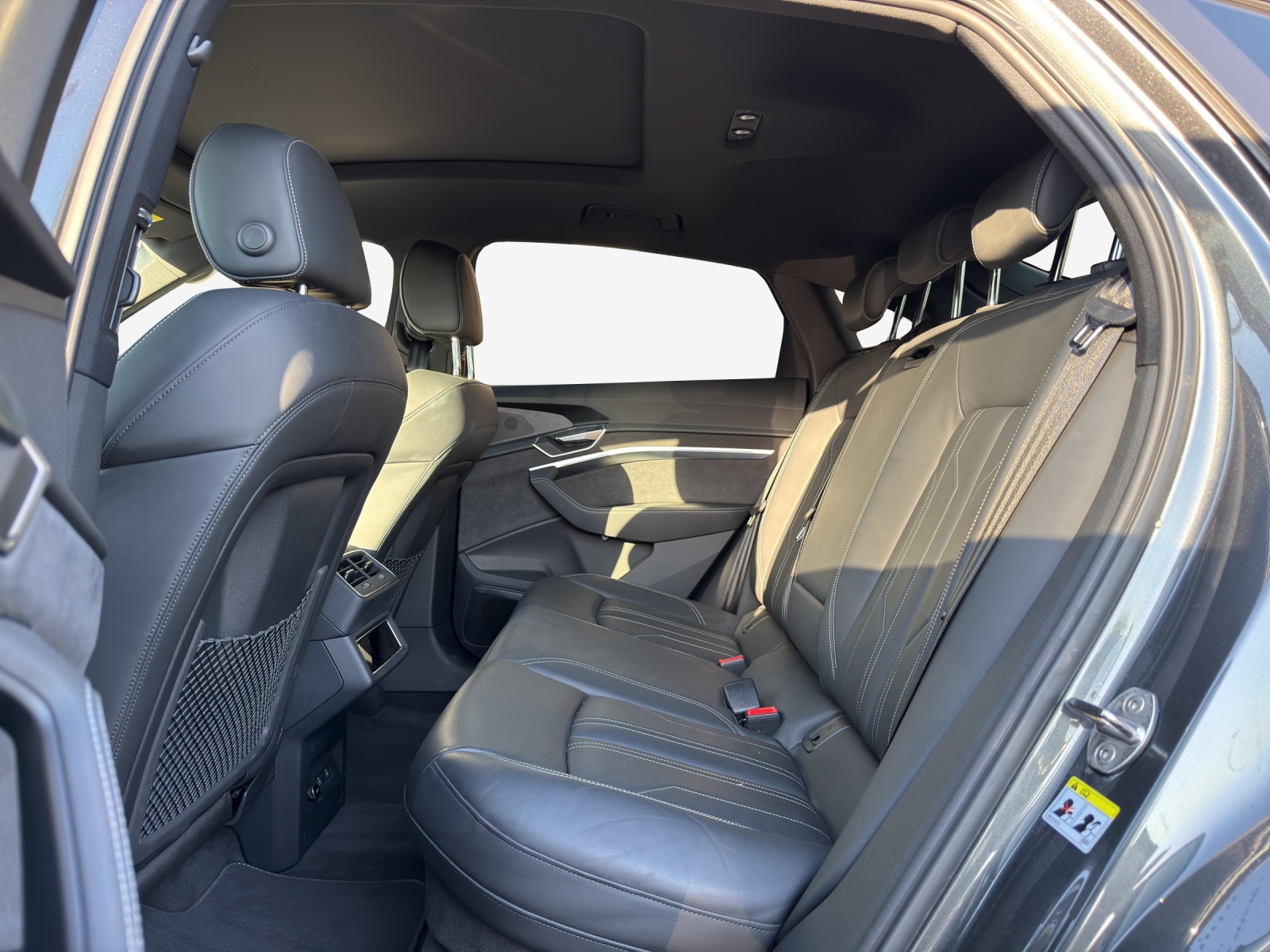 AUDI e-tron 55 Sportback S Line Black Edition quattro-image-12