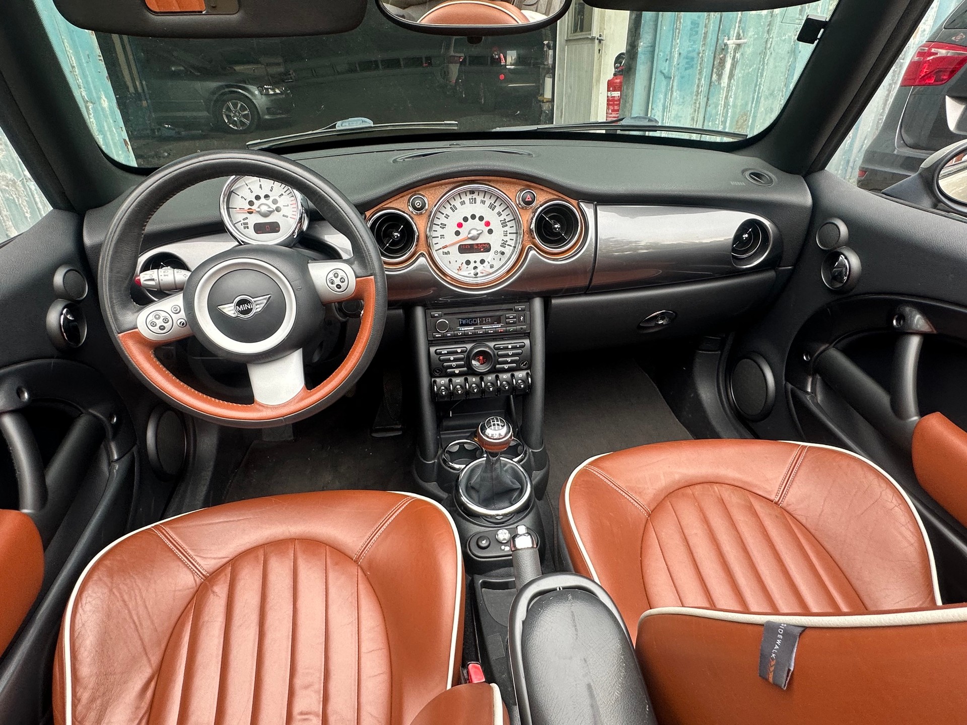 MINI Cooper Cabriolet-image-9