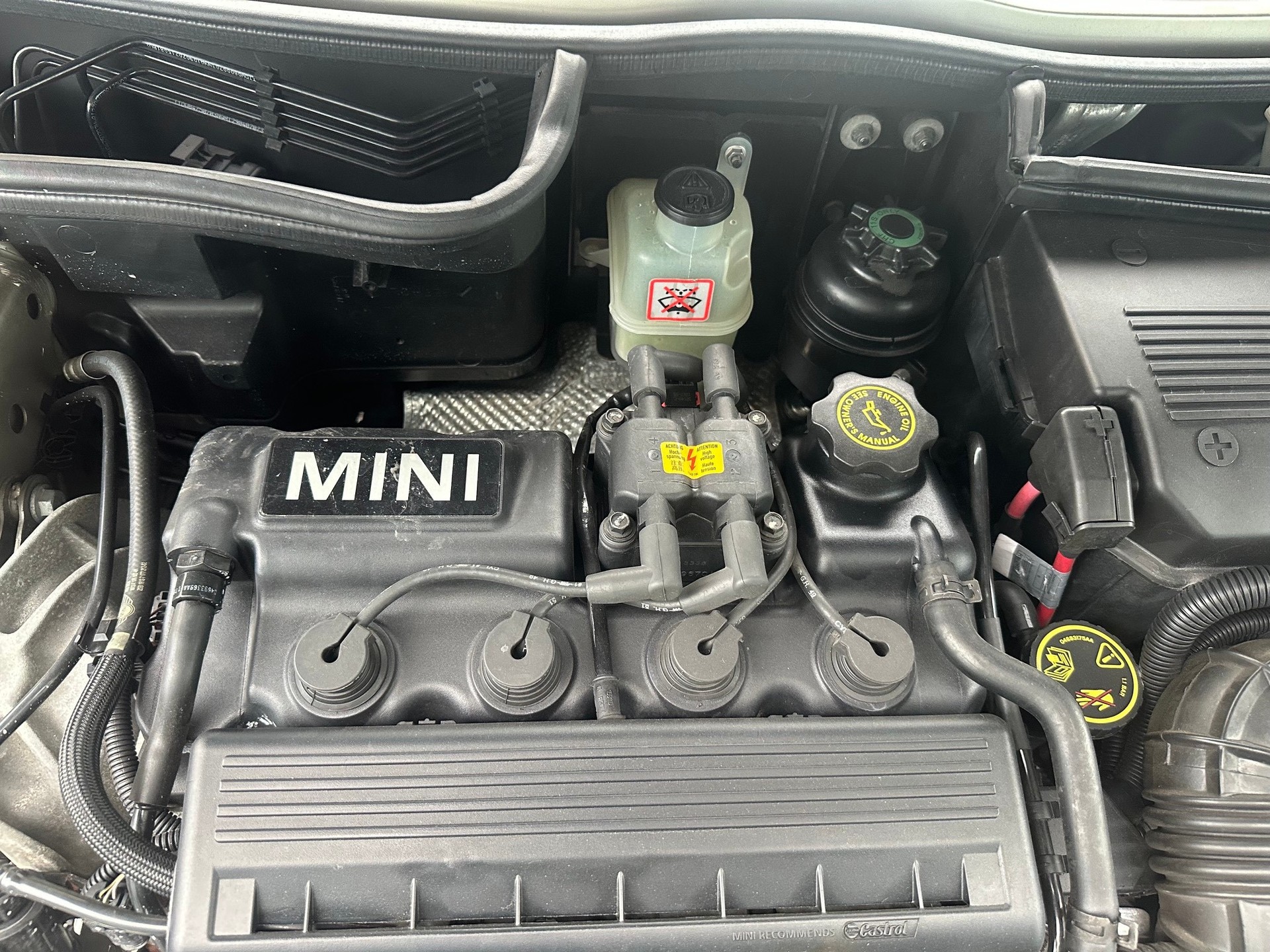MINI Cooper Cabriolet-image-11