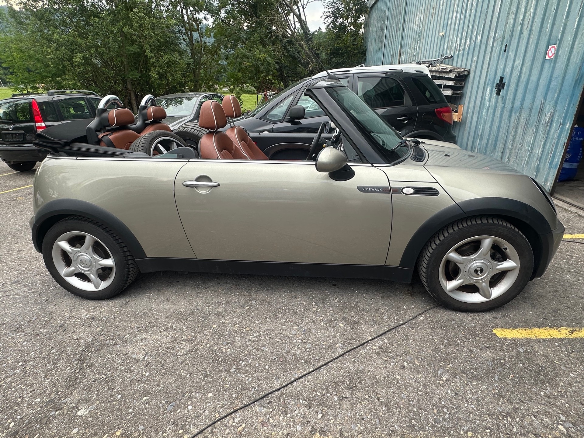 MINI Cooper Cabriolet-image-2